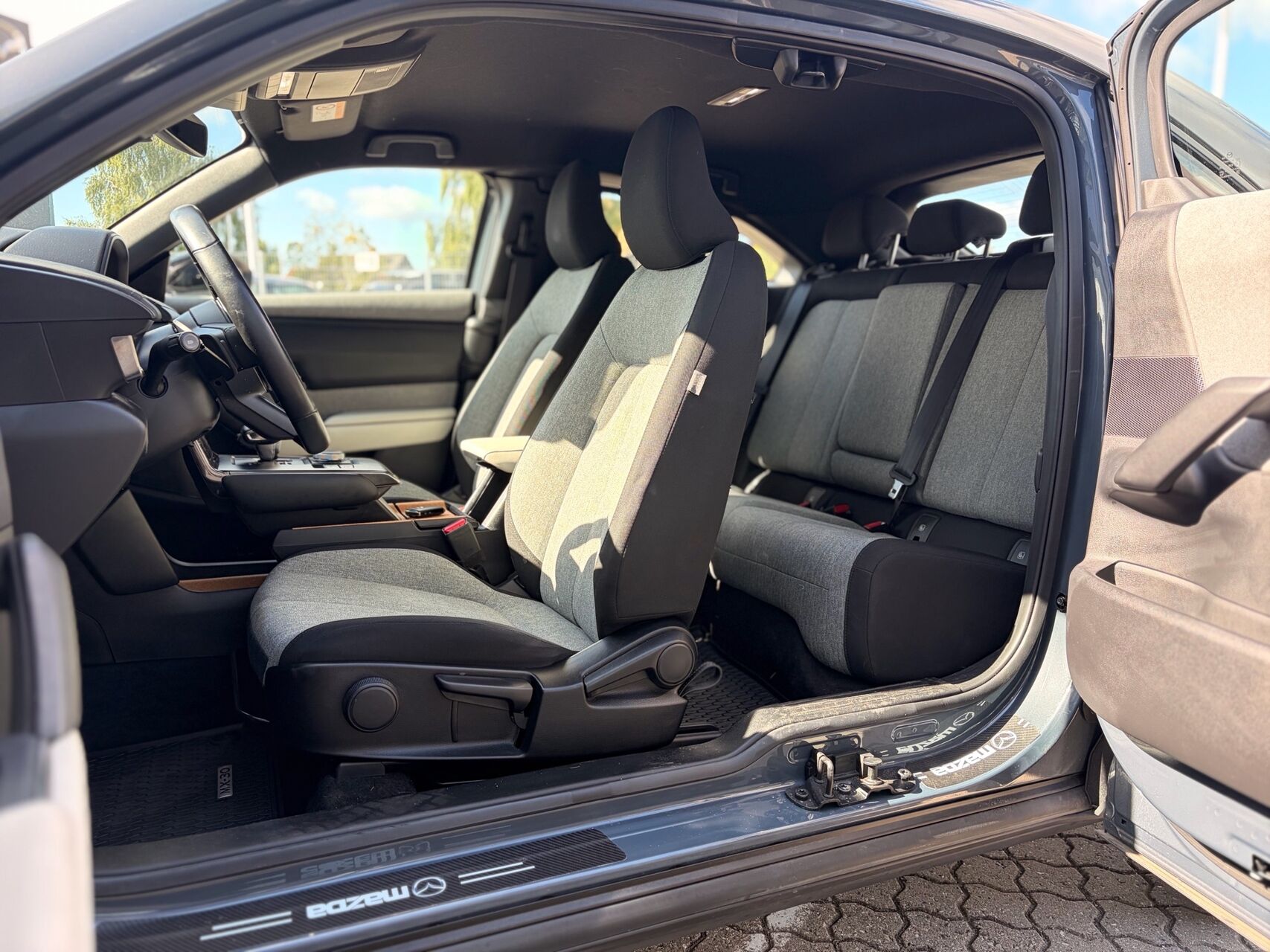 Billede af Mazda MX-30 0,8 e-Skyactiv R-EV  Plugin-hybrid Exclusive-Line 170HK 5d Trinl. Gear