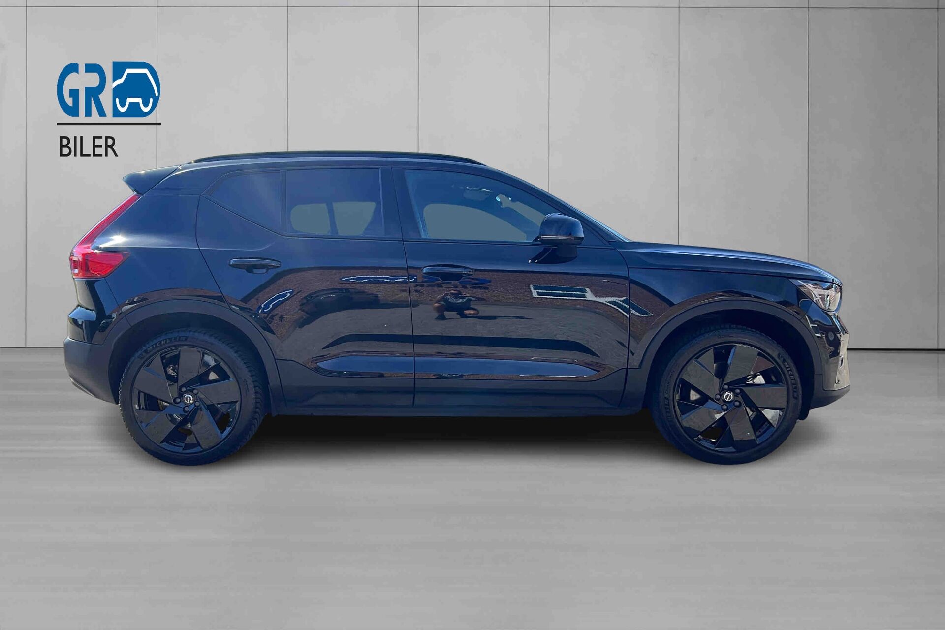 Billede af Volvo EX40 Single Motor Extended Range Black Edition 252HK 5d Aut.