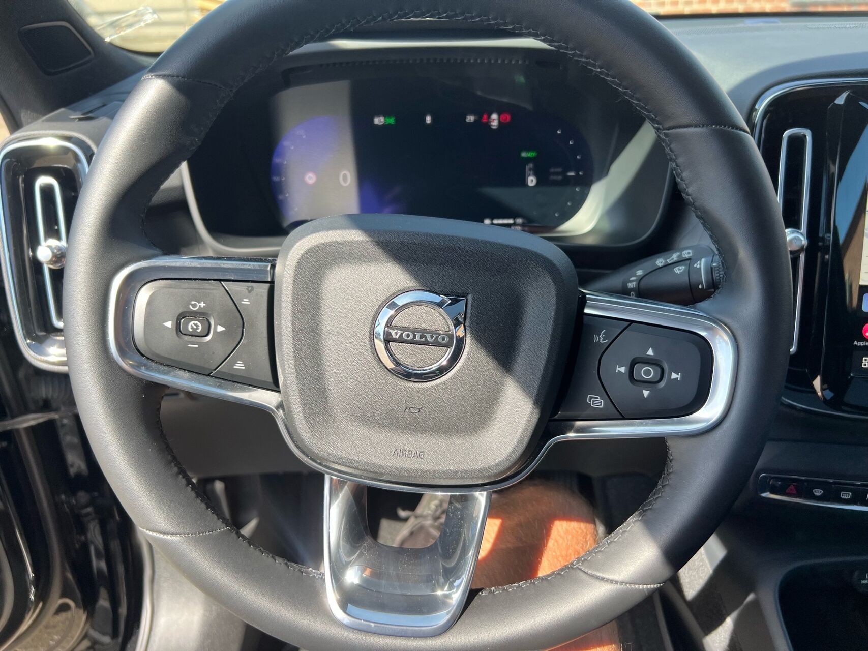 Billede af Volvo EX40 Single Motor Extended Range Black Edition 252HK 5d Aut.