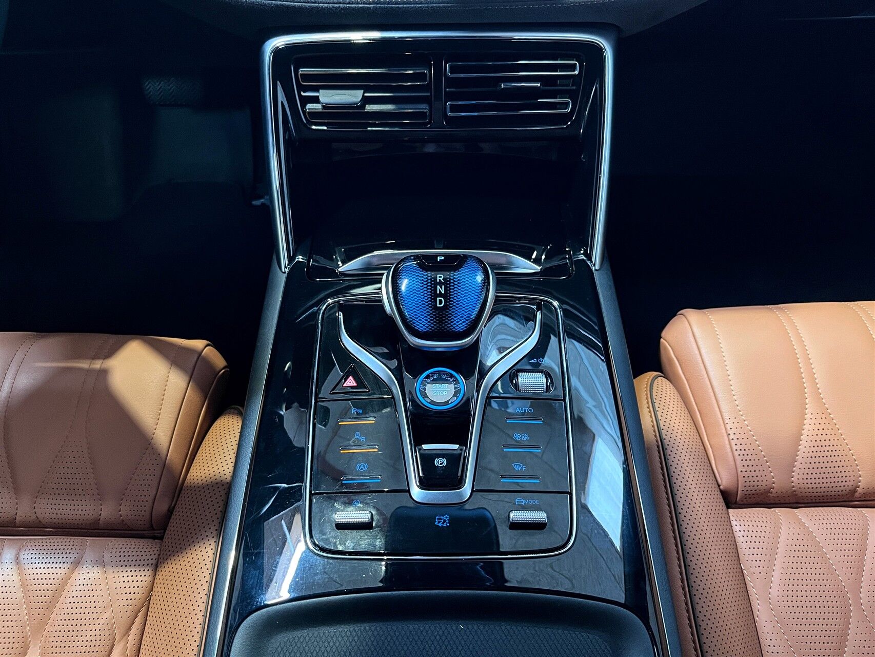 Billede af BYD Tang EL Flagship 7 Personers AWD 517HK 5d Aut. 