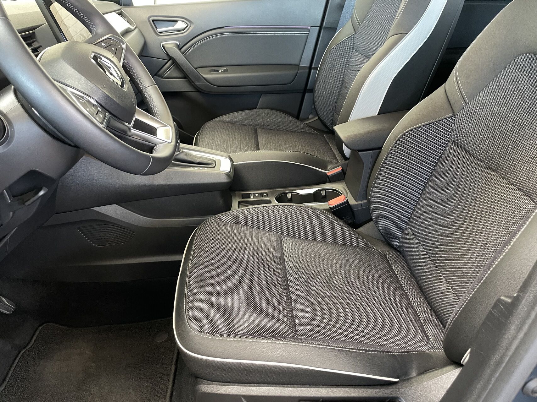 Billede af Renault Captur 1,3 TCE  Mild hybrid Techno EDC 140HK 5d 7g Aut.