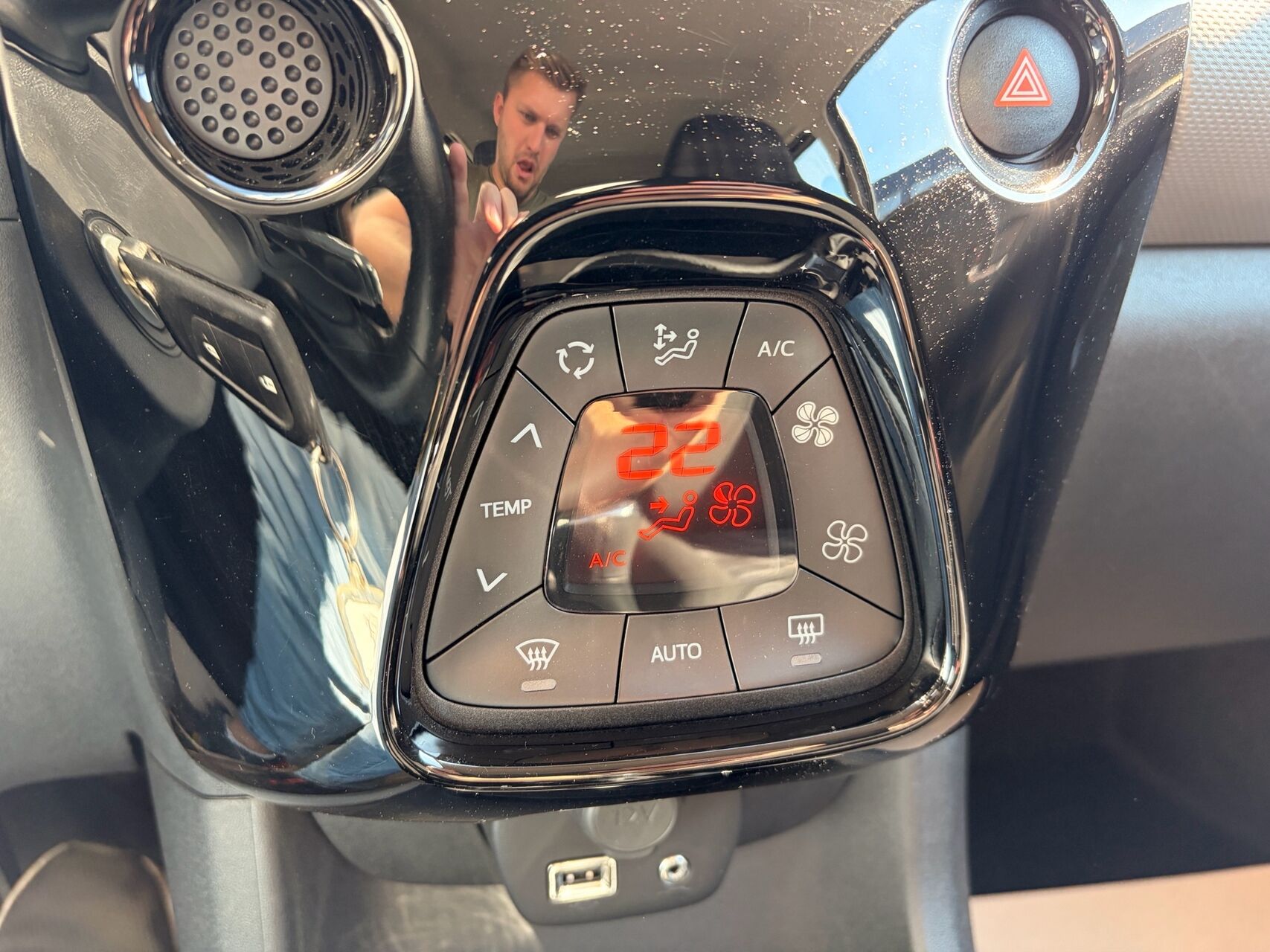 Billede af Peugeot 108 1,0 e-Vti Infinity M 72HK 5d