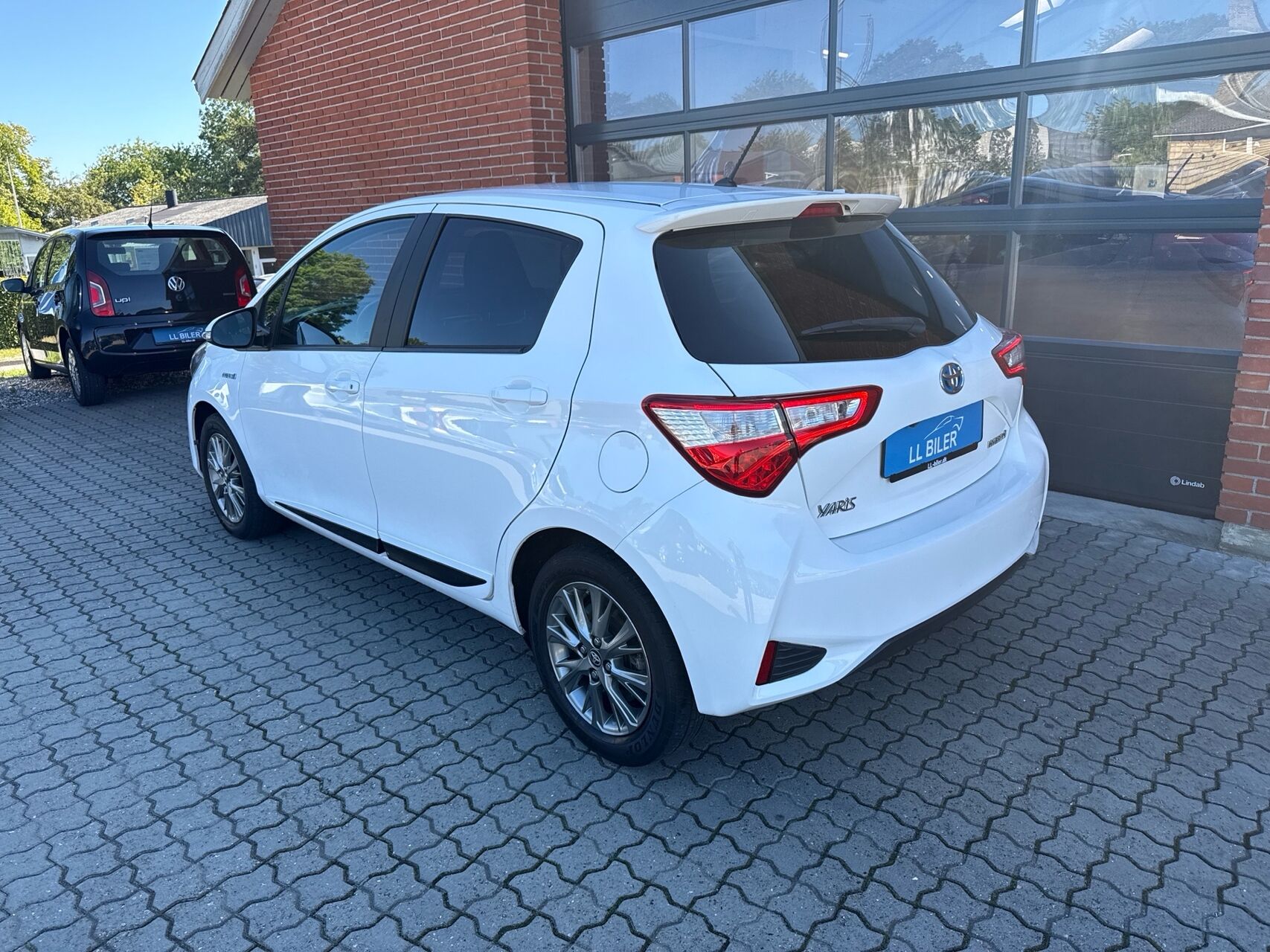 Billede af Toyota Yaris 1,5 Hybrid H2 Exclusive E-CVT 100HK 5d Trinl. Gear
