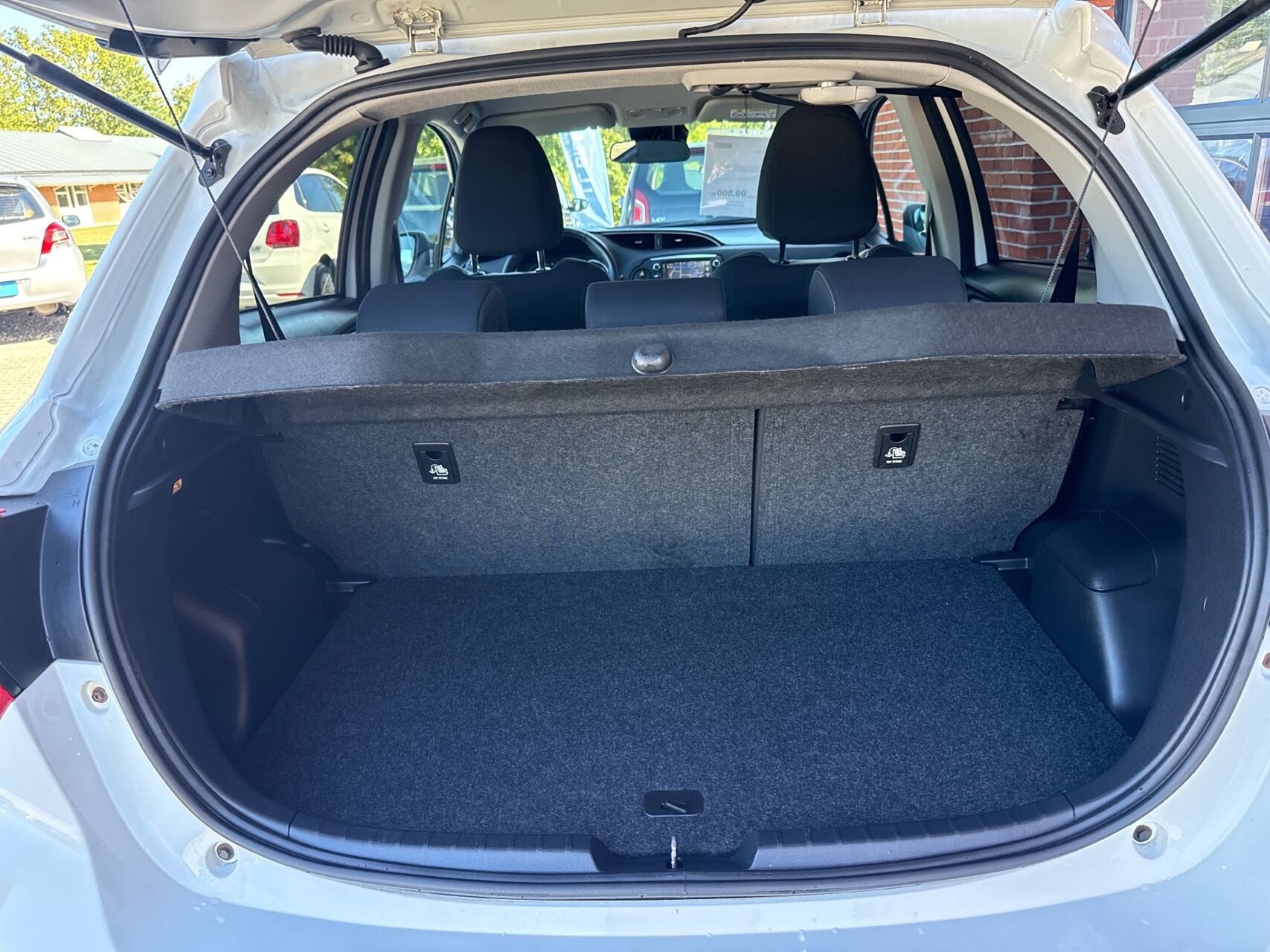 Billede af Toyota Yaris 1,5 Hybrid H2 Exclusive E-CVT 100HK 5d Trinl. Gear