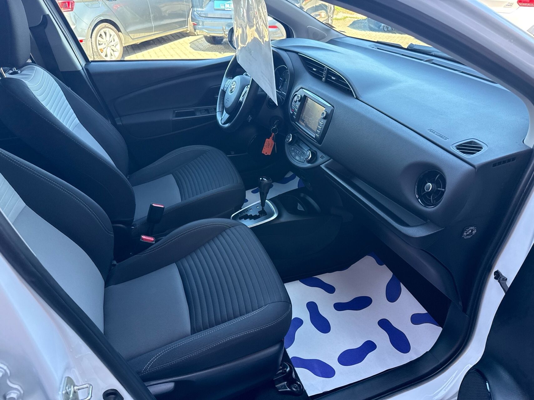 Billede af Toyota Yaris 1,5 Hybrid H2 Exclusive E-CVT 100HK 5d Trinl. Gear