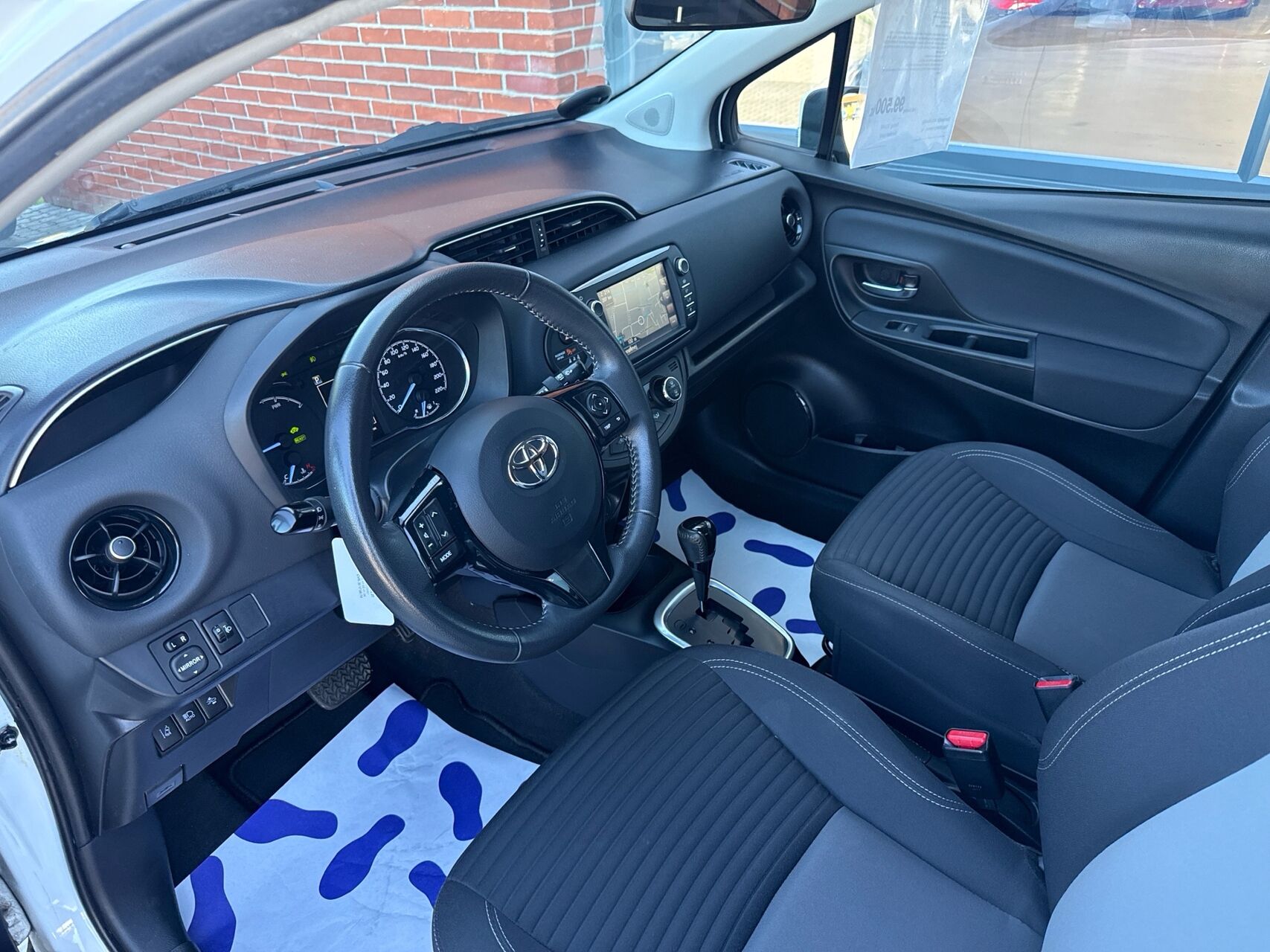 Billede af Toyota Yaris 1,5 Hybrid H2 Exclusive E-CVT 100HK 5d Trinl. Gear