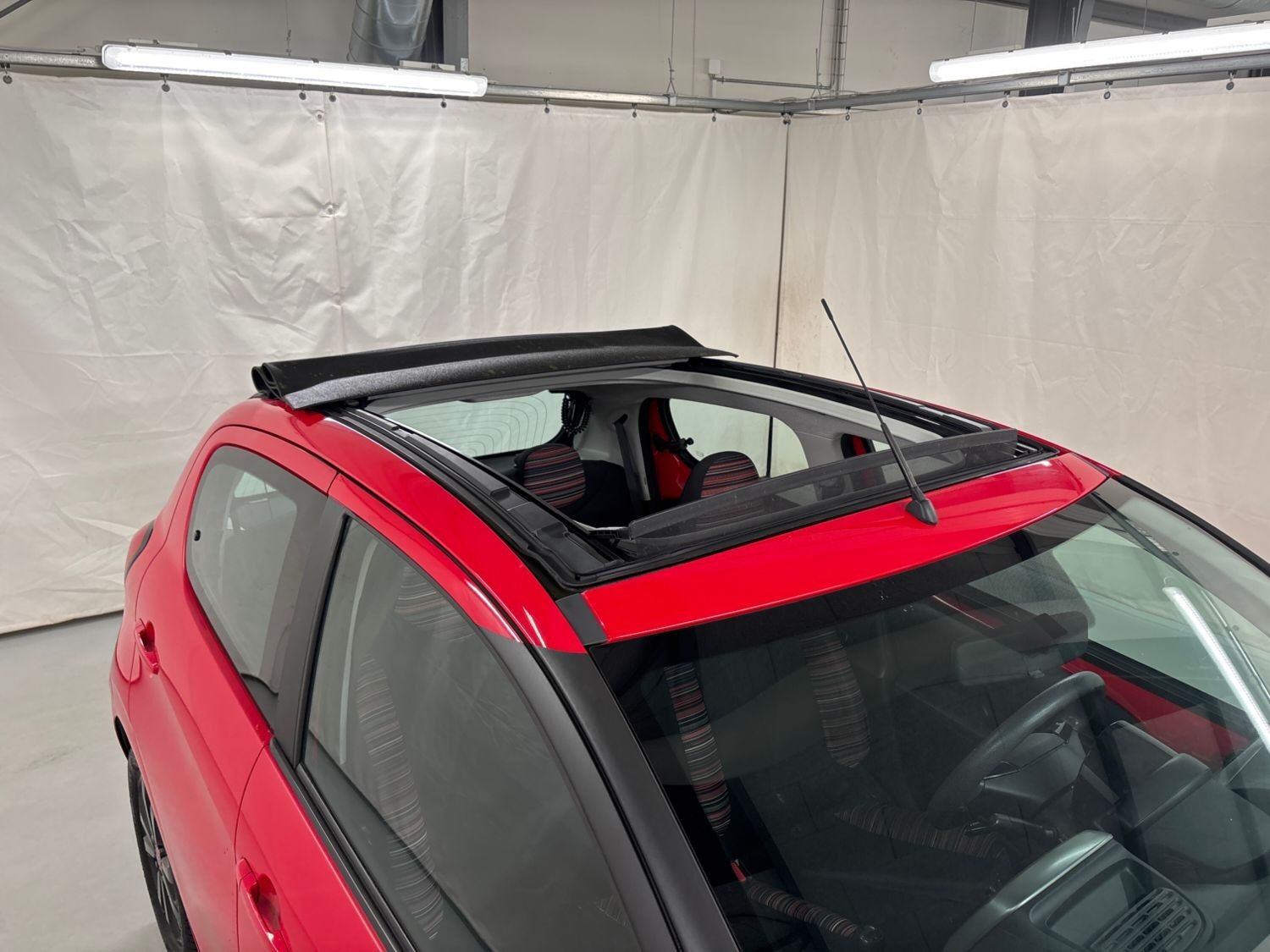 Billede af Citroën C1 1,0 VTi Feel Airscape start/stop 68HK 5d