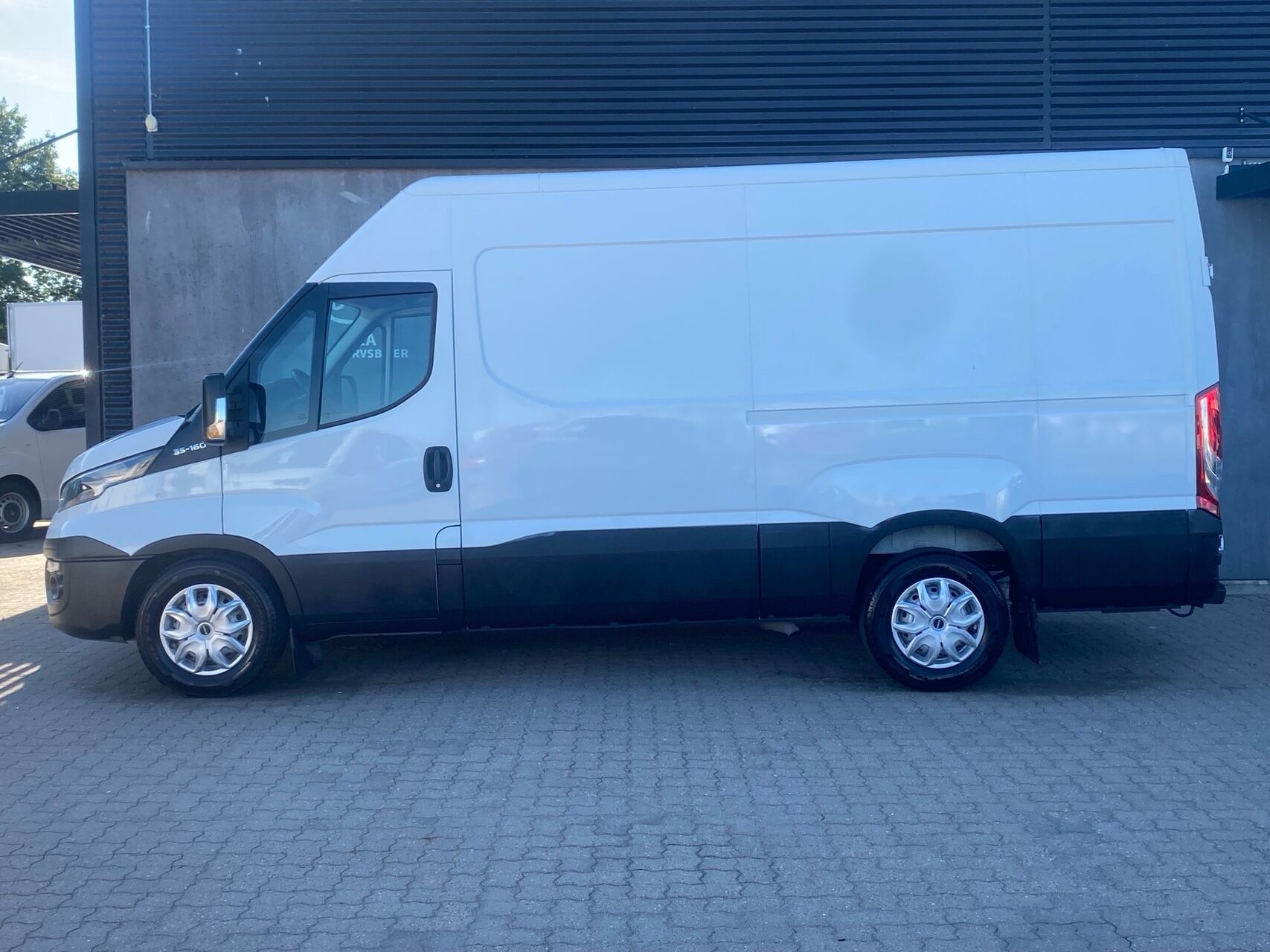 Billede af Iveco Daily 35S16 12m3 2,3 D Hi-Matic 156HK Van 8g Aut.