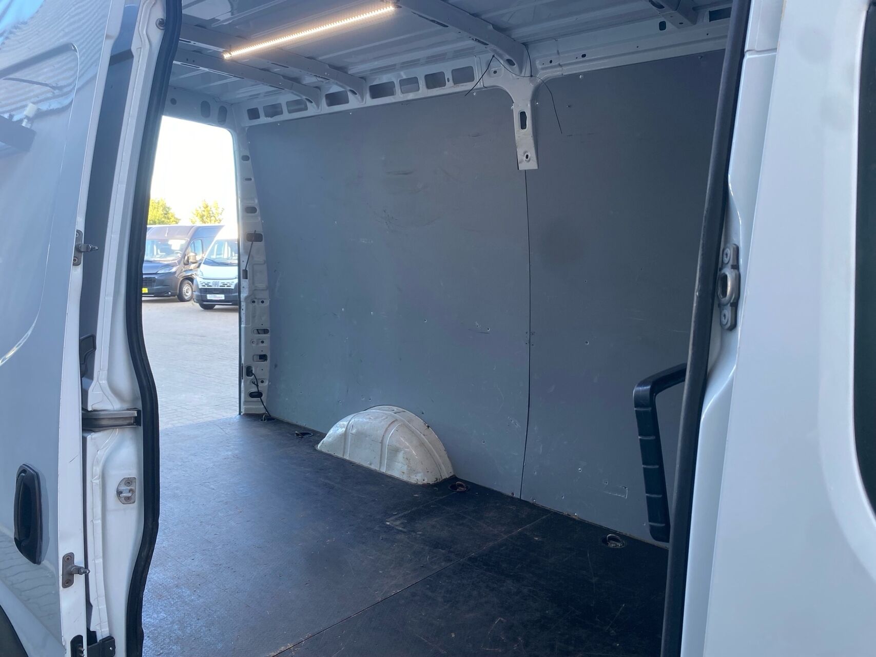 Billede af Iveco Daily 35S16 12m3 2,3 D Hi-Matic 156HK Van 8g Aut.