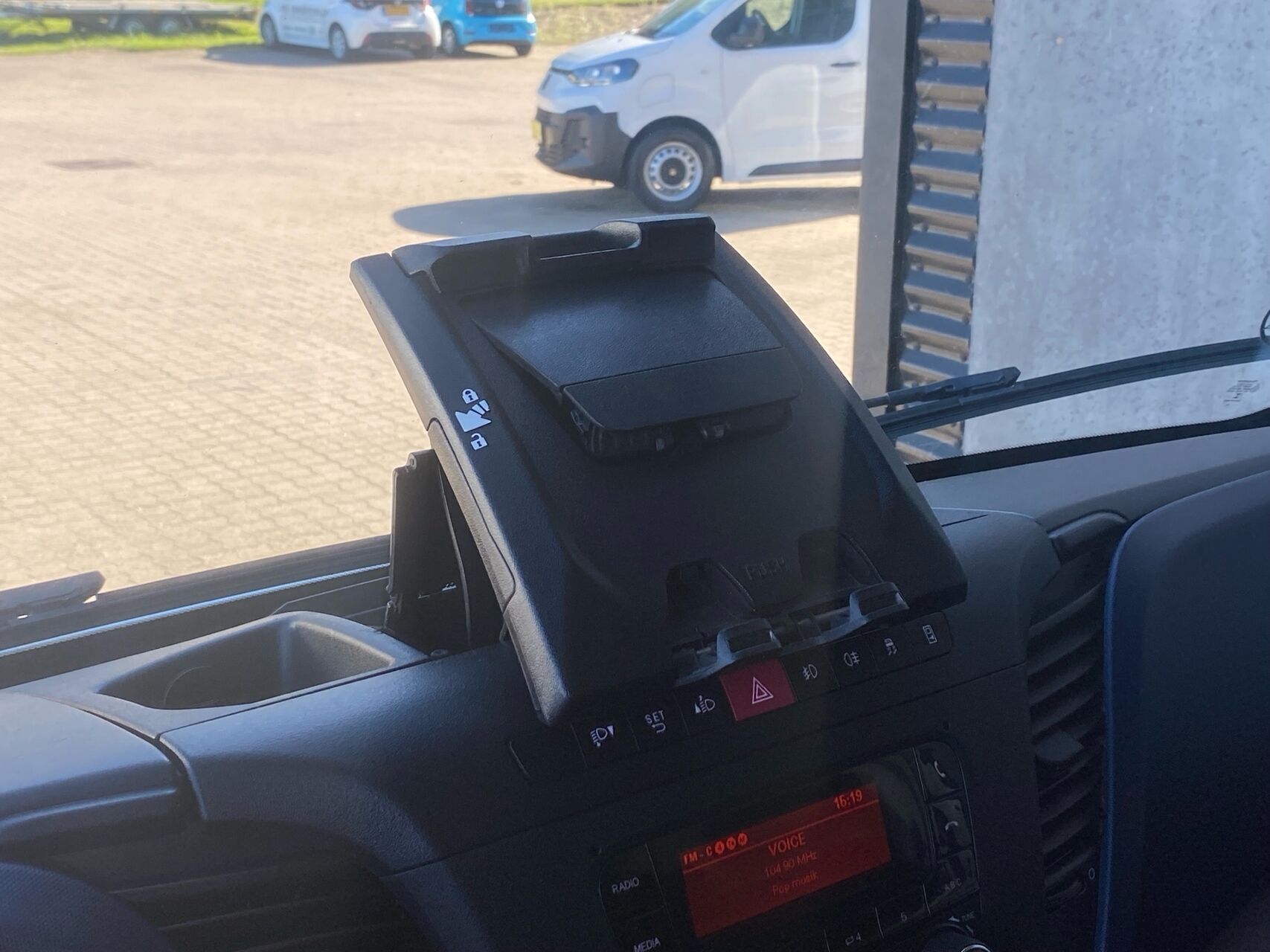 Billede af Iveco Daily 35S16 12m3 2,3 D Hi-Matic 156HK Van 8g Aut.