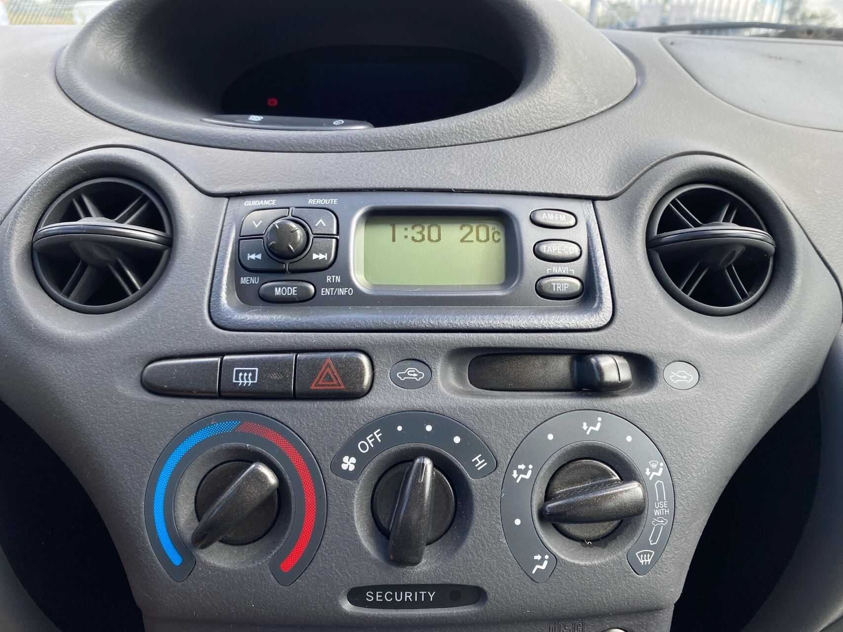 Billede af Toyota Yaris 1,0 Linea Terra 68HK 3d