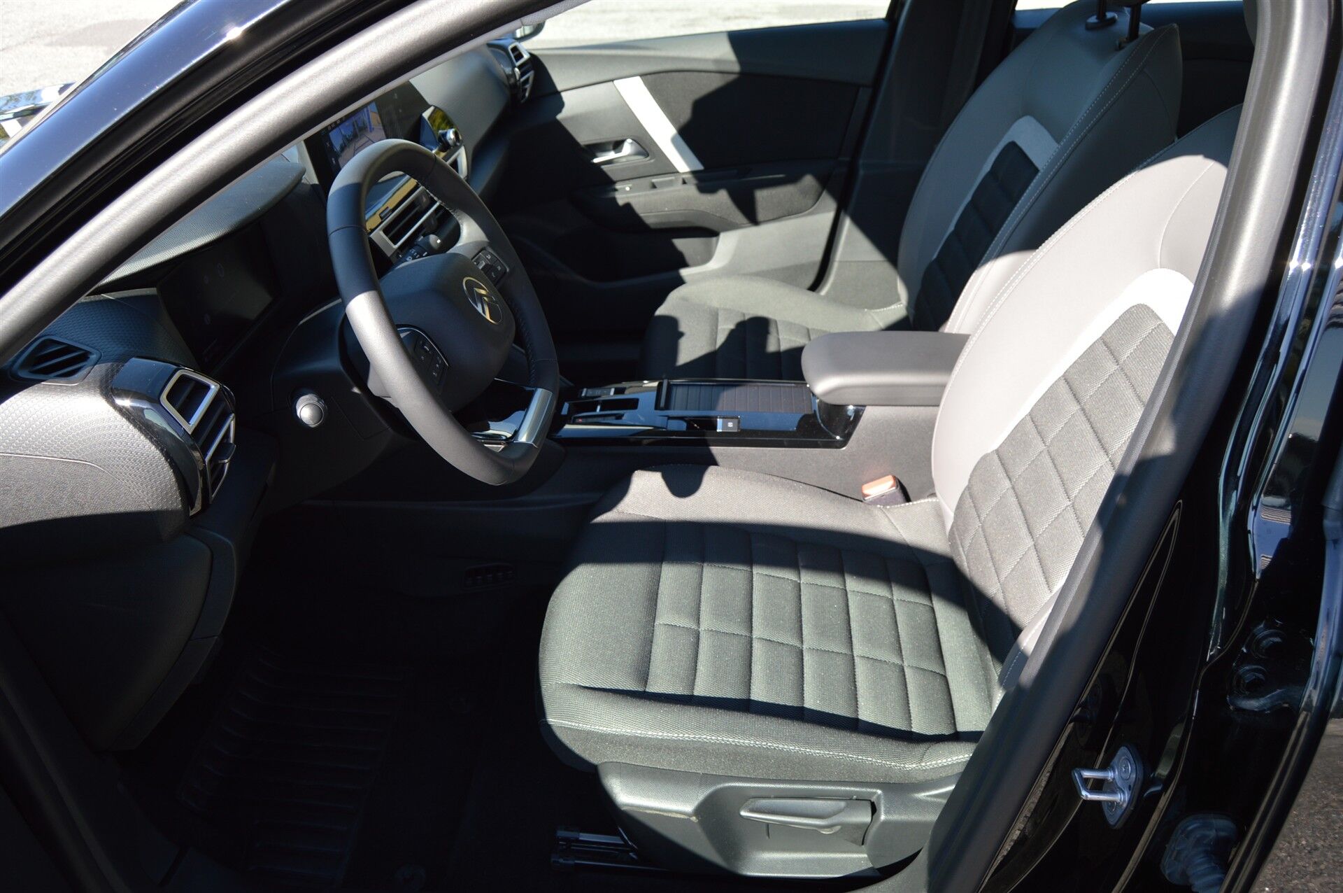 Billede af Citroën e-C4 X EL Plus 156HK 5d Aut.