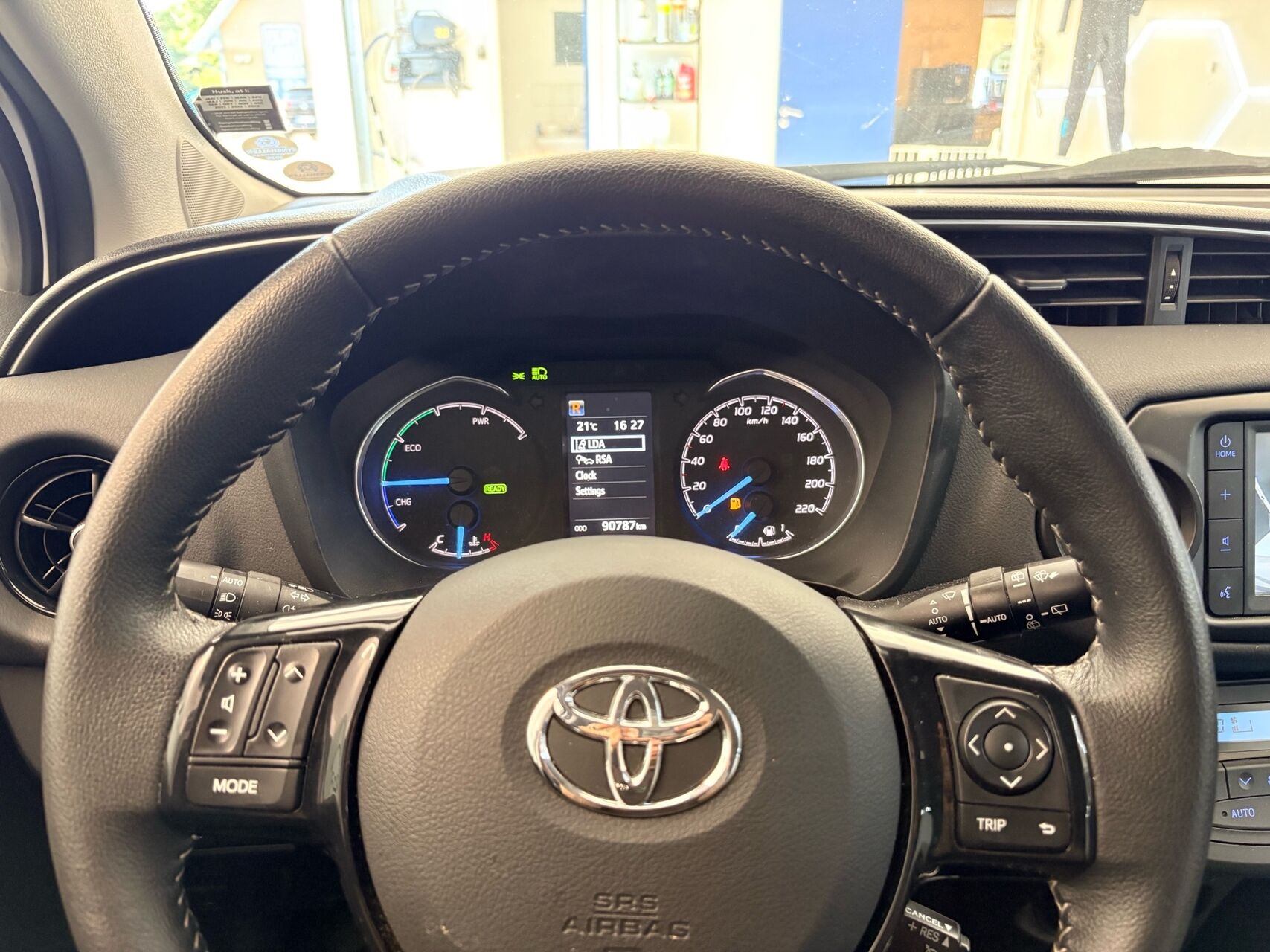 Billede af Toyota Yaris 1,5 Hybrid H2 Limited E-CVT 100HK 5d Trinl. Gear