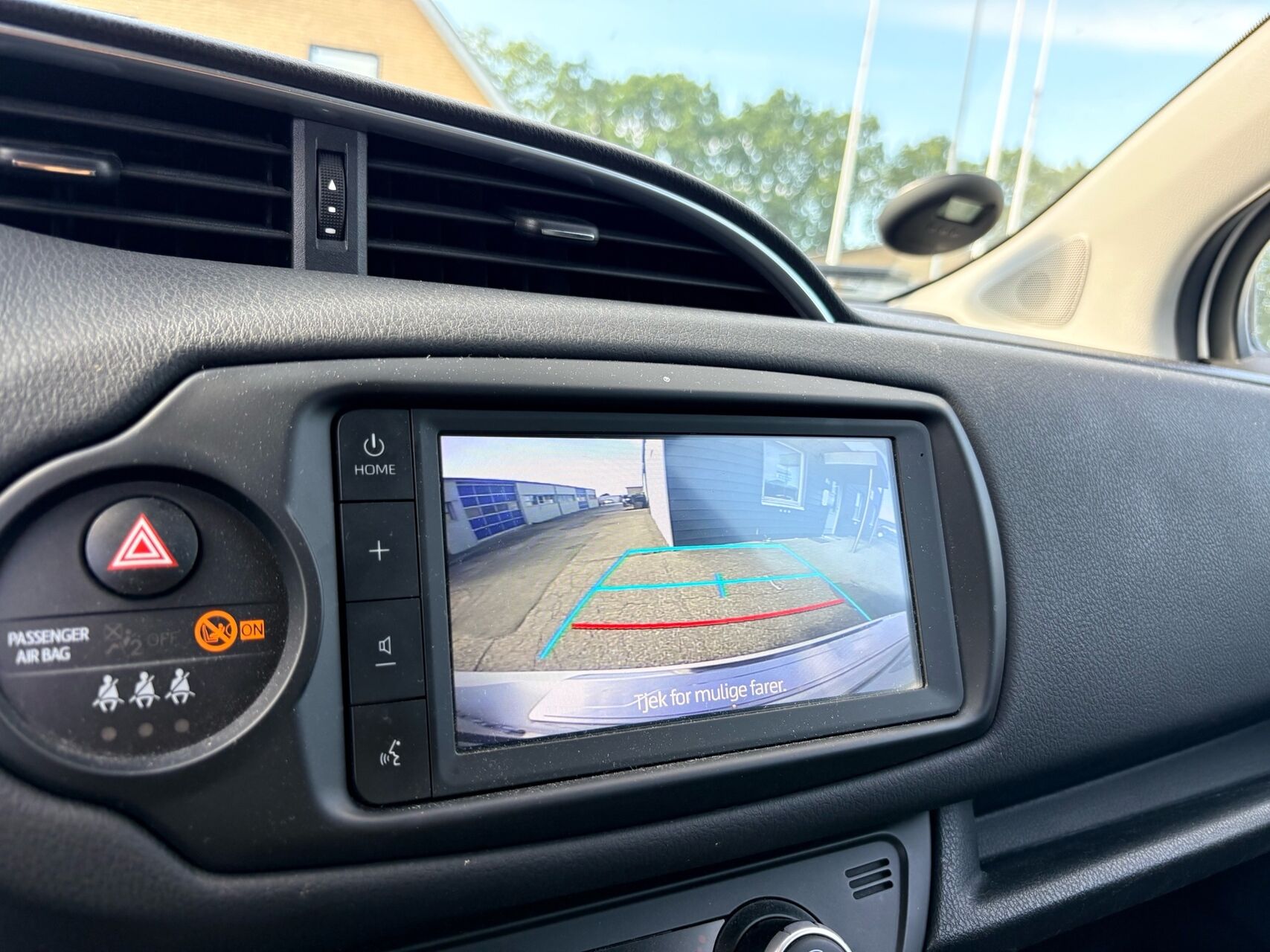 Billede af Toyota Yaris 1,5 Hybrid H2 Limited E-CVT 100HK 5d Trinl. Gear