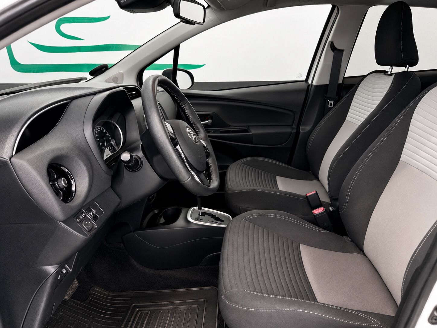 Billede af Toyota Yaris 1,5 Hybrid H2 Limited E-CVT 100HK 5d Trinl. Gear