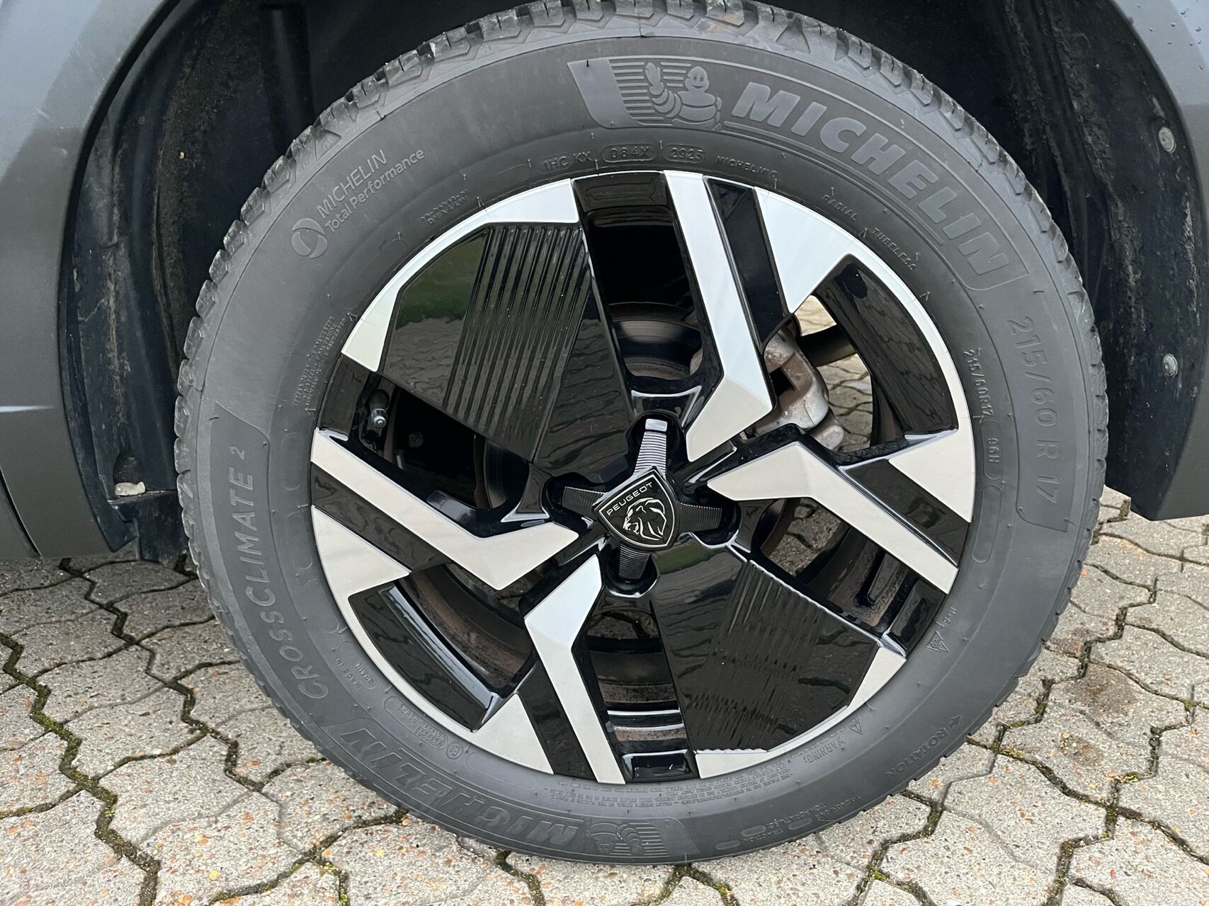 Billede af Peugeot 2008 1,2 PureTech Allure EAT8 130HK 5d 8g Aut.