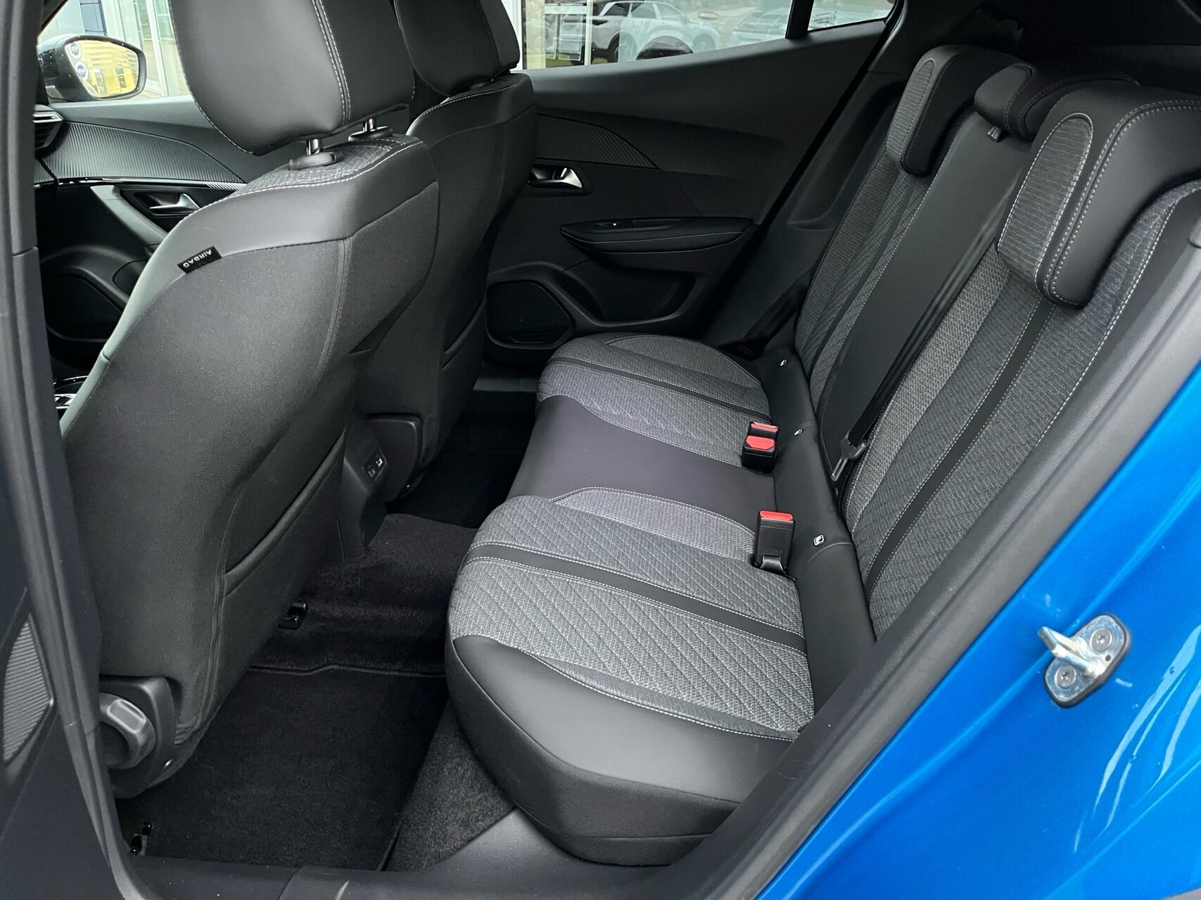 Billede af Peugeot 2008 1,2 PureTech Allure EAT8 130HK 5d 8g Aut.