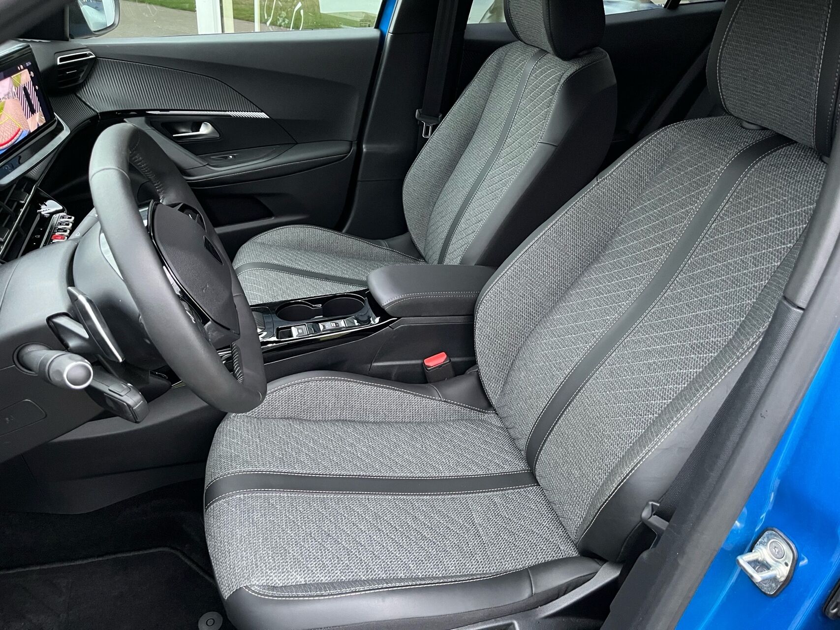 Billede af Peugeot 2008 1,2 PureTech Allure EAT8 130HK 5d 8g Aut.