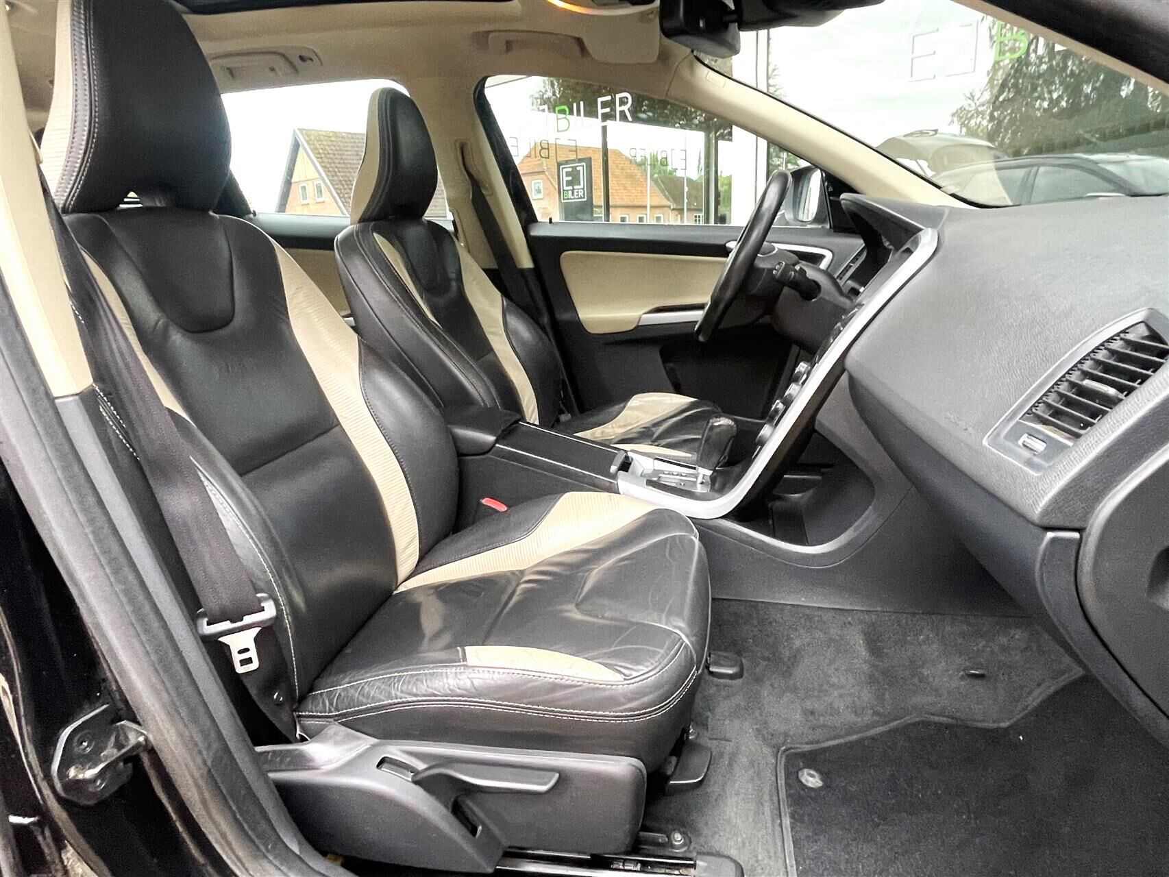 Billede af Volvo XC60 2,4 D5 R-design AWD 215HK 5d 6g Aut.