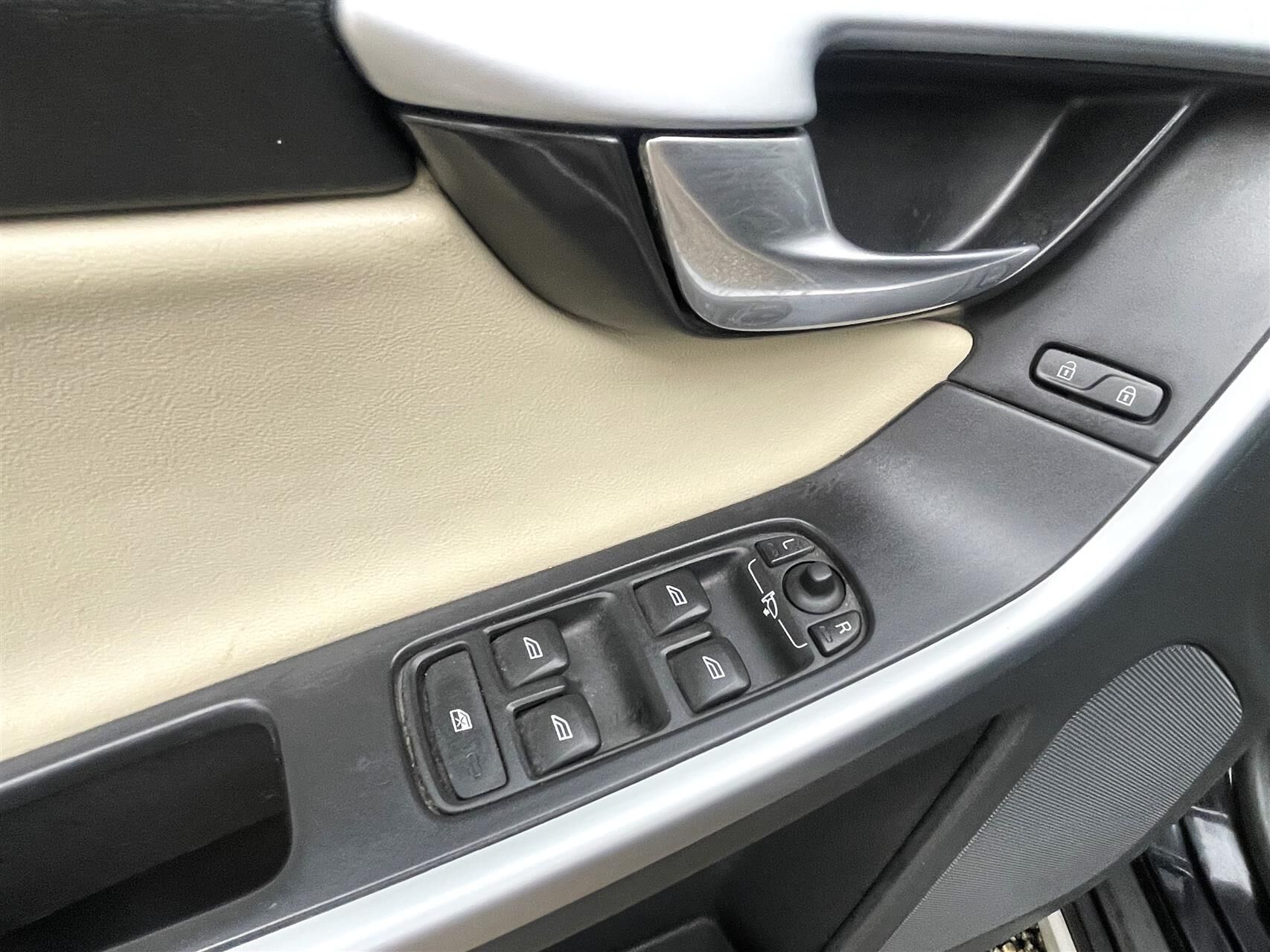 Billede af Volvo XC60 2,4 D5 R-design AWD 215HK 5d 6g Aut.