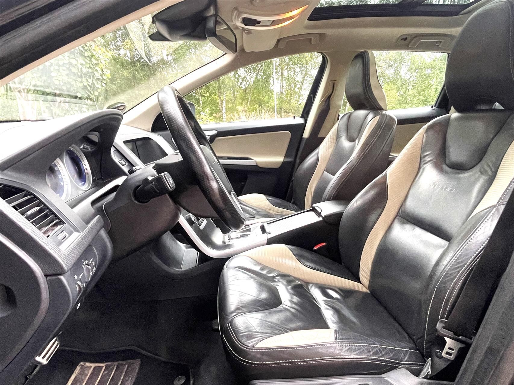 Billede af Volvo XC60 2,4 D5 R-design AWD 215HK 5d 6g Aut.