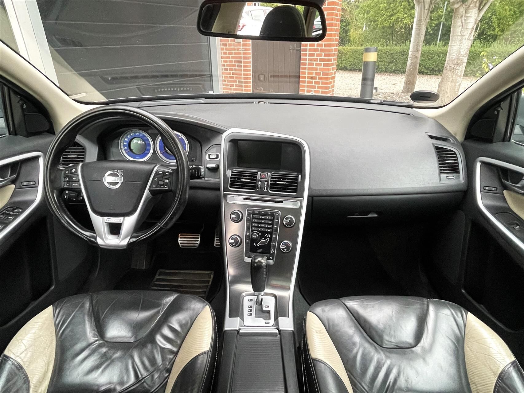 Billede af Volvo XC60 2,4 D5 R-design AWD 215HK 5d 6g Aut.