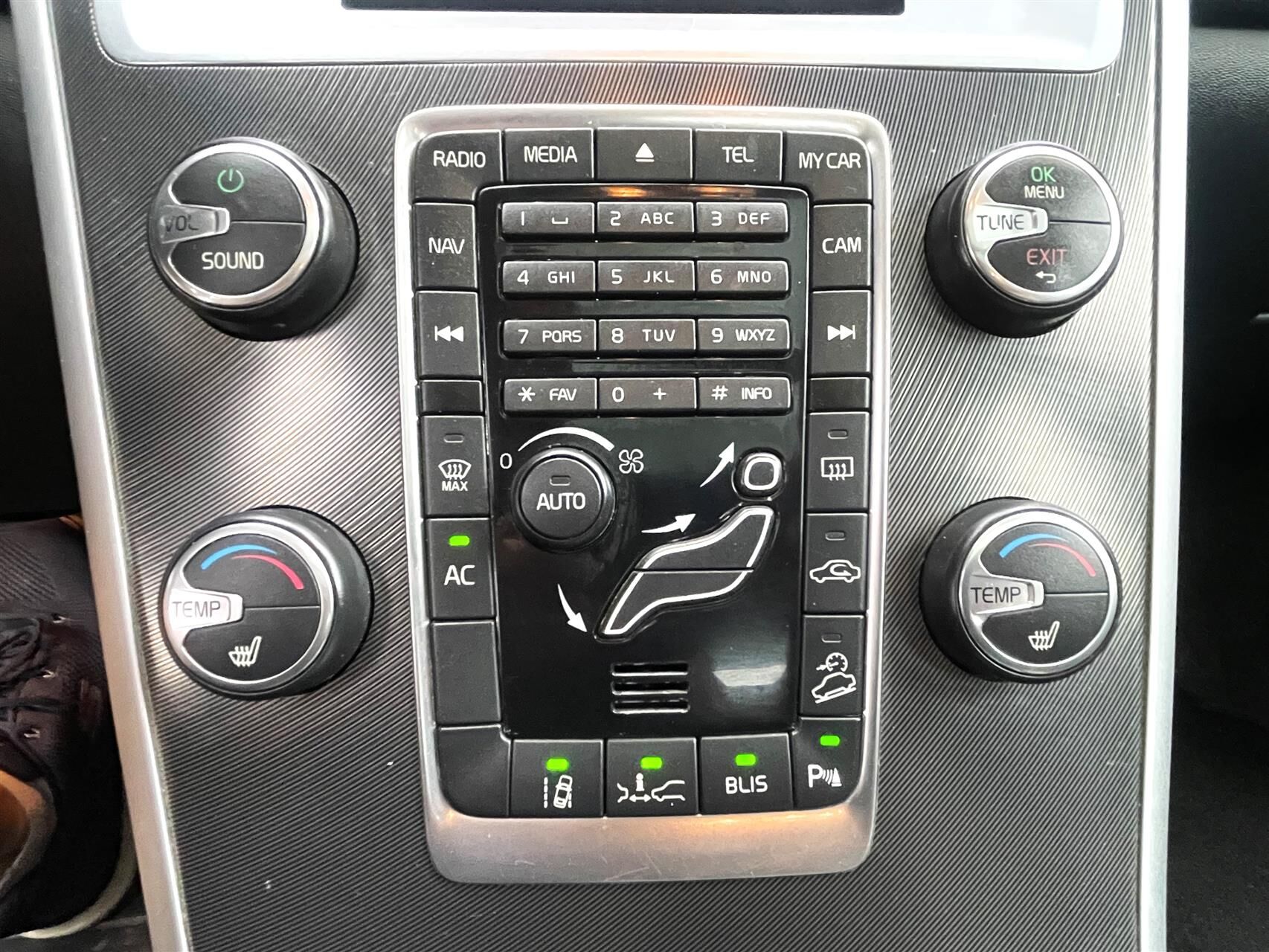 Billede af Volvo XC60 2,4 D5 R-design AWD 215HK 5d 6g Aut.