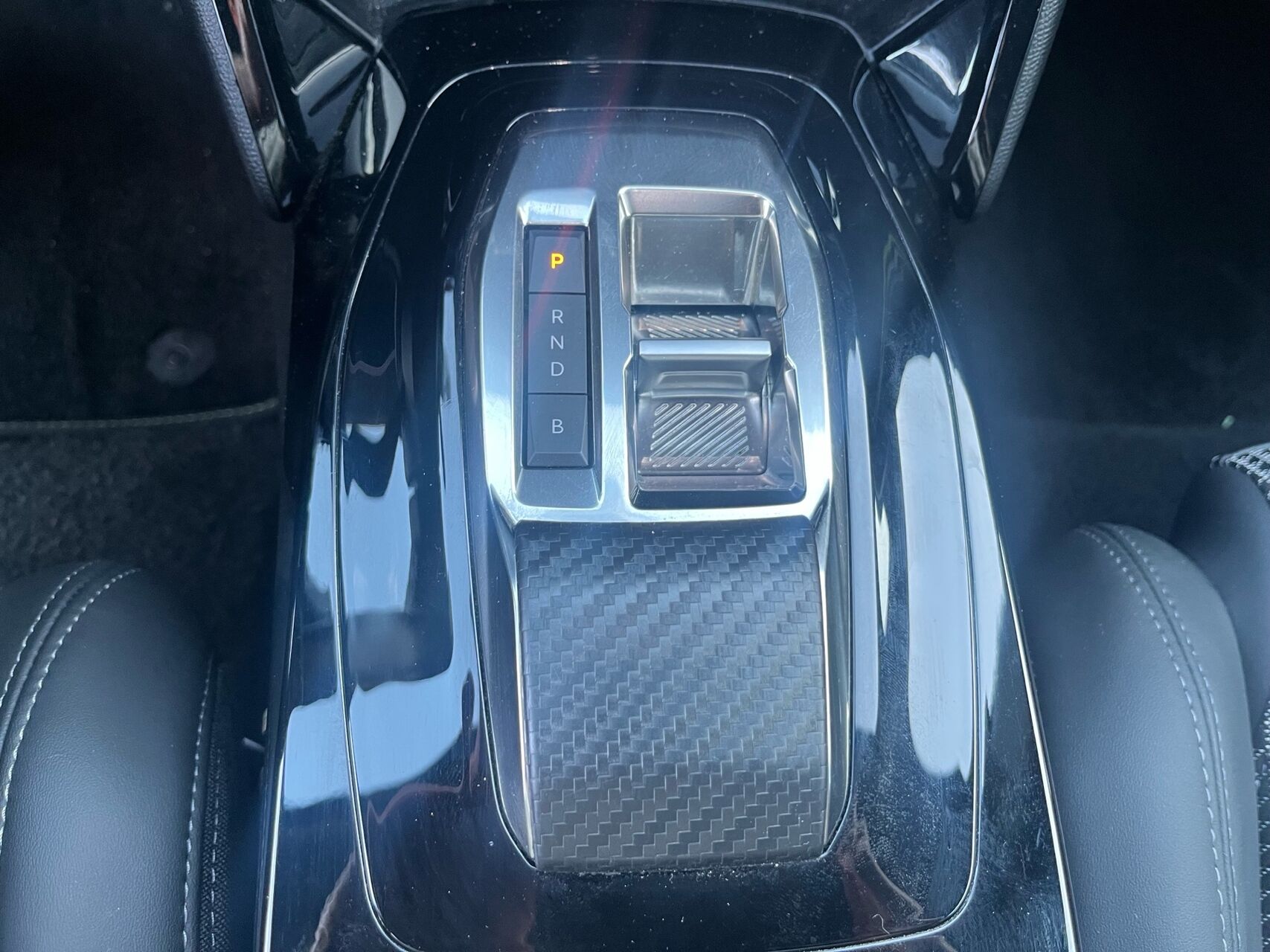 Billede af Peugeot e-2008 EL GT 136HK 5d Aut.