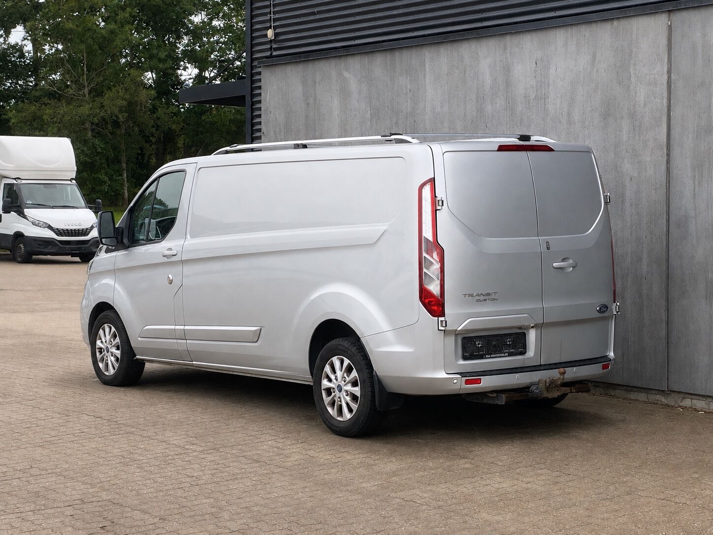 Billede af Ford Transit Custom 340 L2H1 2,0 TDCi Limited 170HK Van 6g Aut.