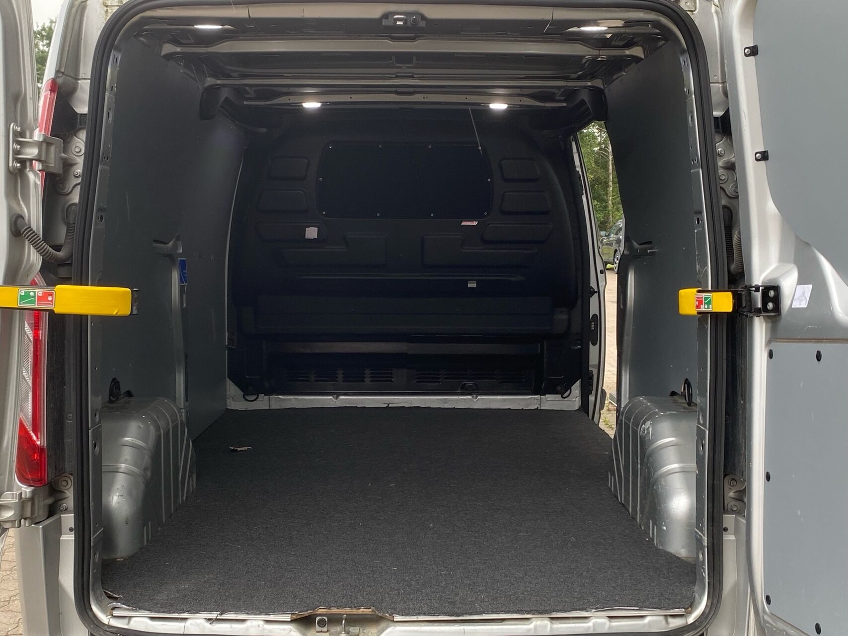 Billede af Ford Transit Custom 340 L2H1 2,0 TDCi Limited 170HK Van 6g Aut.