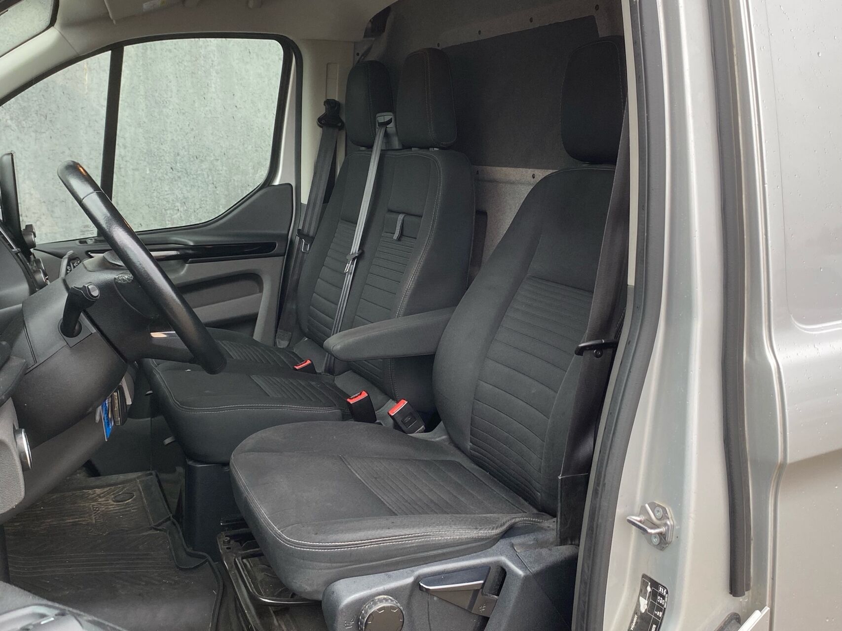 Billede af Ford Transit Custom 340 L2H1 2,0 TDCi Limited 170HK Van 6g Aut.