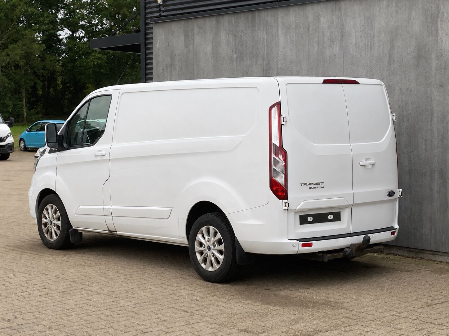 Billede af Ford Transit Custom 300 L2H1 2,0 TDCi Limited 170HK Van 6g Aut.
