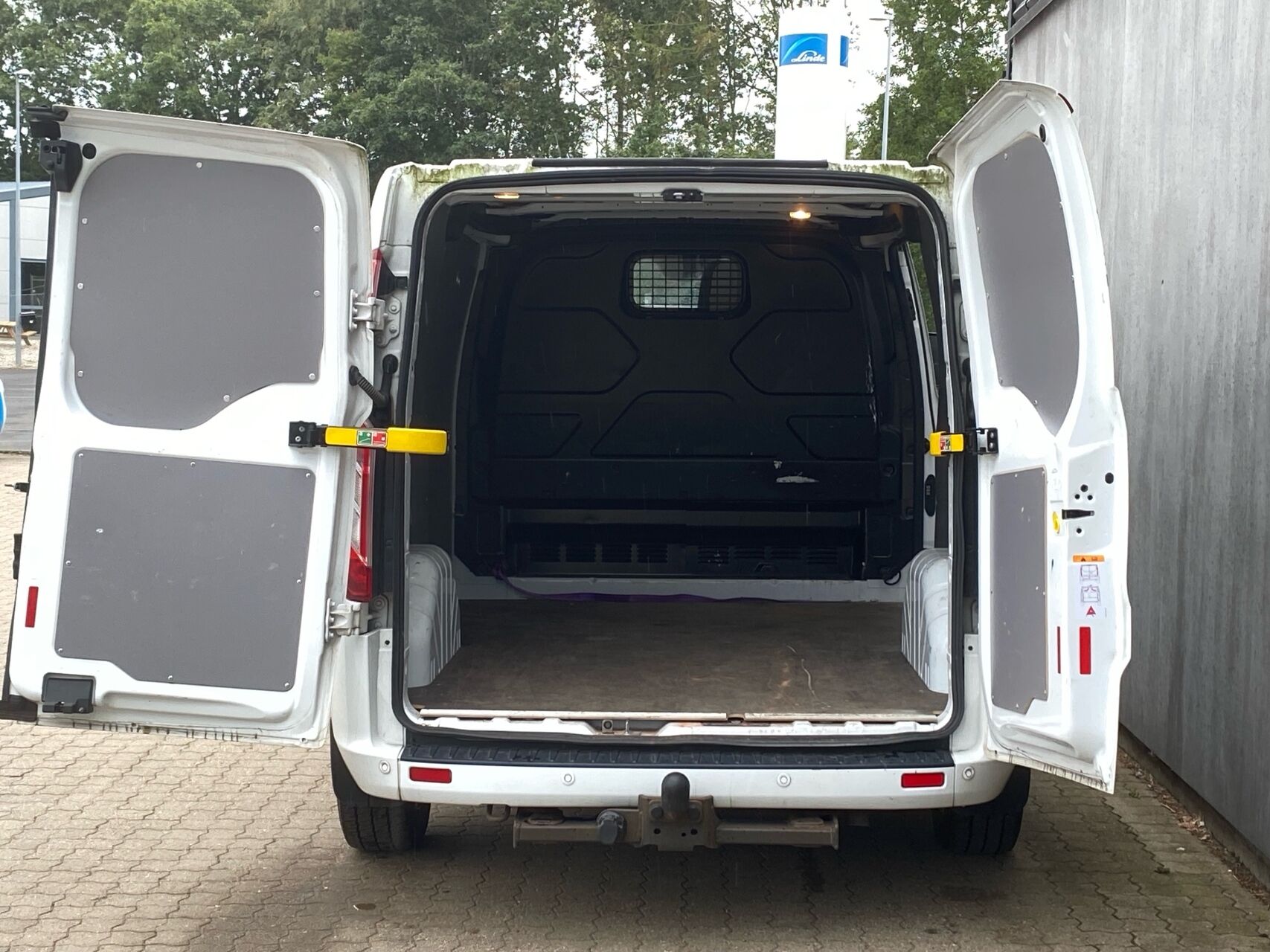 Billede af Ford Transit Custom 300 L2H1 2,0 TDCi Limited 170HK Van 6g Aut.
