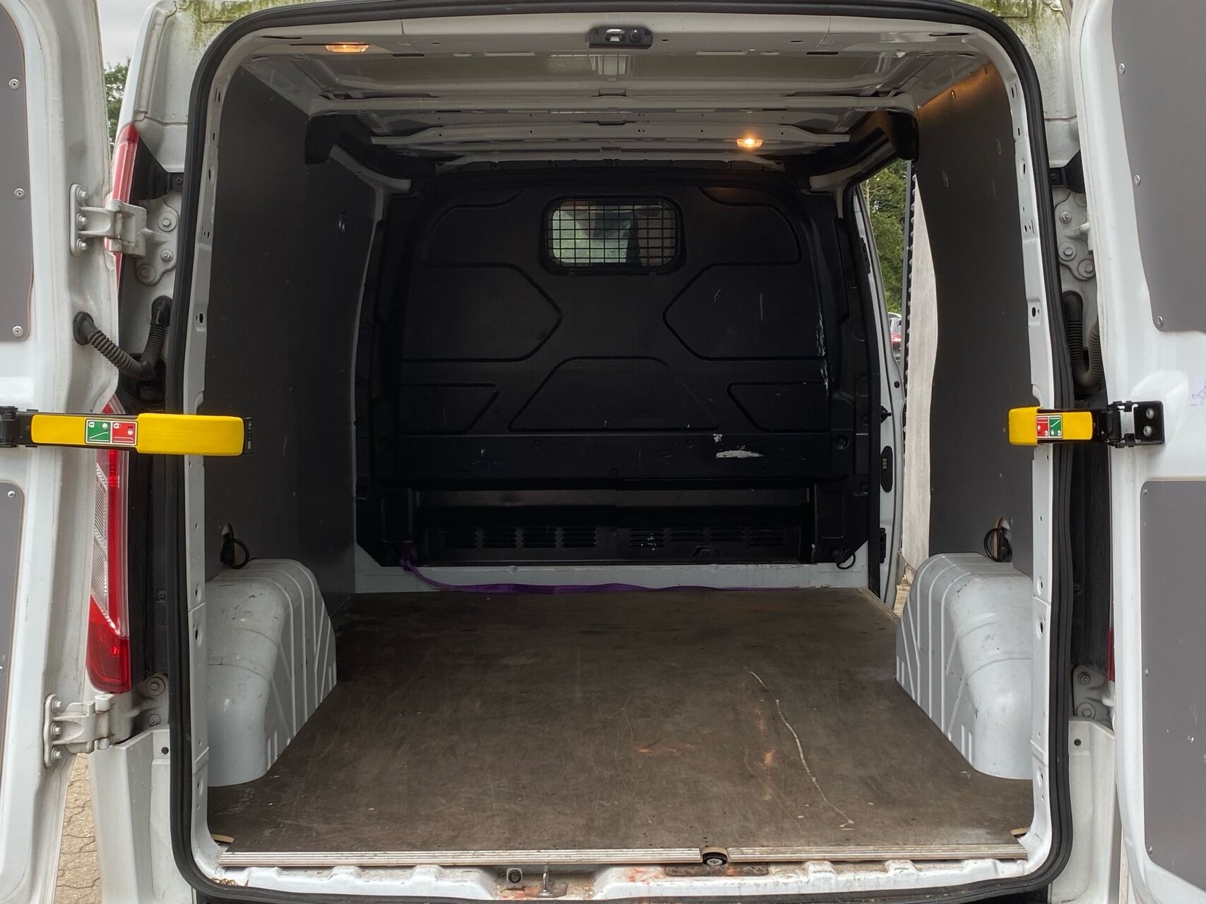 Billede af Ford Transit Custom 300 L2H1 2,0 TDCi Limited 170HK Van 6g Aut.