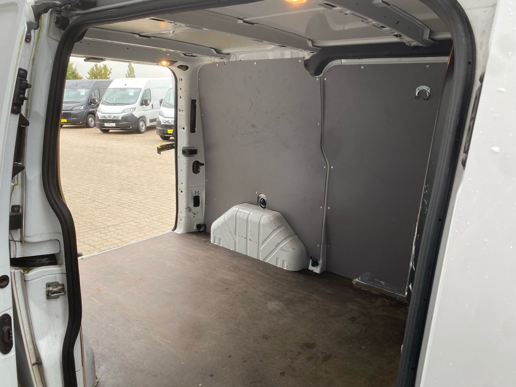 Billede af Ford Transit Custom 300 L2H1 2,0 TDCi Limited 170HK Van 6g Aut.