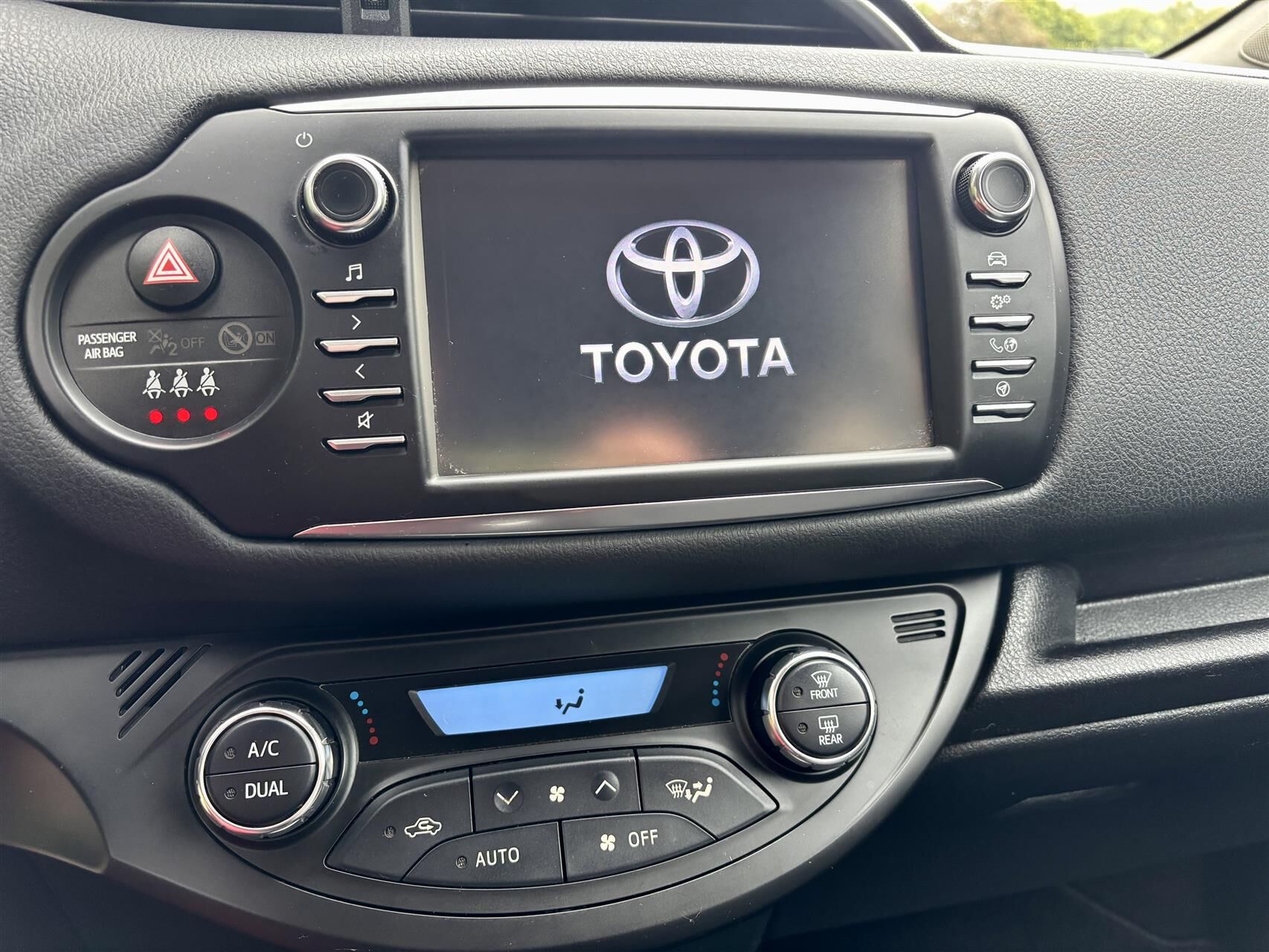 Billede af Toyota Yaris 1,5 VVT-I T2 Premium 111HK 5d 6g