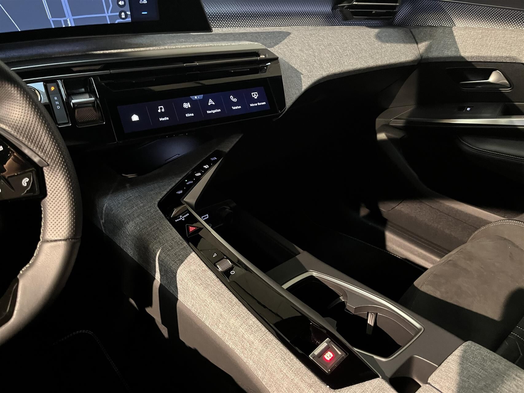 Billede af Peugeot e-3008 EL GT Pack 210HK 5d Aut.