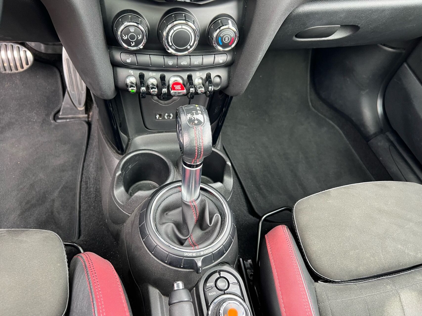 Billede af Mini Cooper John Cooper Works 2,0 Steptronic 231HK 3d 6g Aut.
