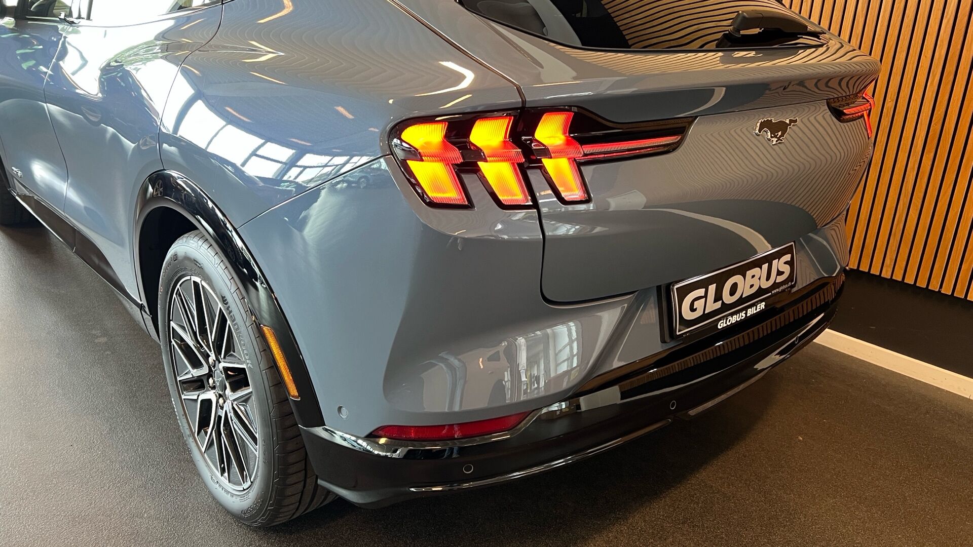 Billede af Ford Mustang Mach-E EL SR Premium AWD 315HK 5d Aut.