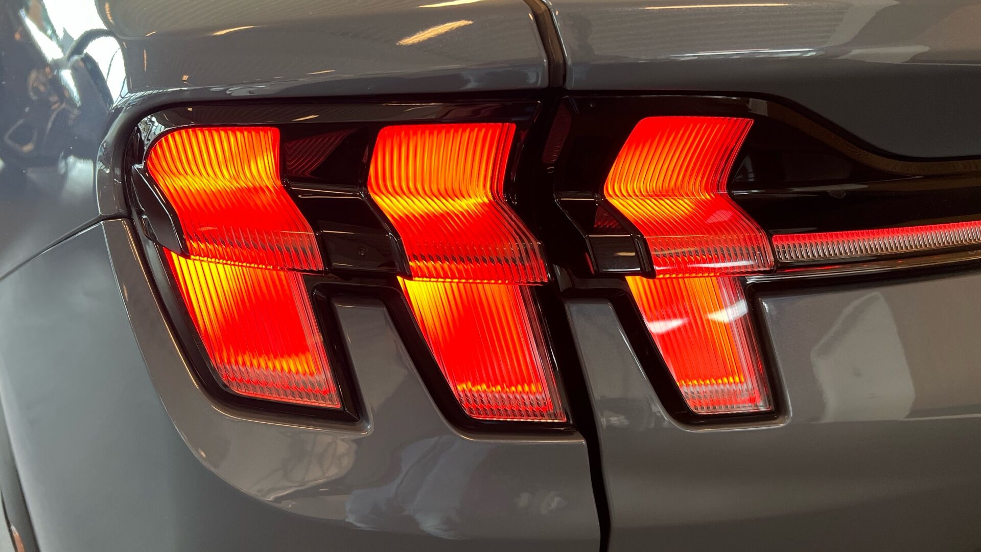 Billede af Ford Mustang Mach-E EL SR Premium AWD 315HK 5d Aut.