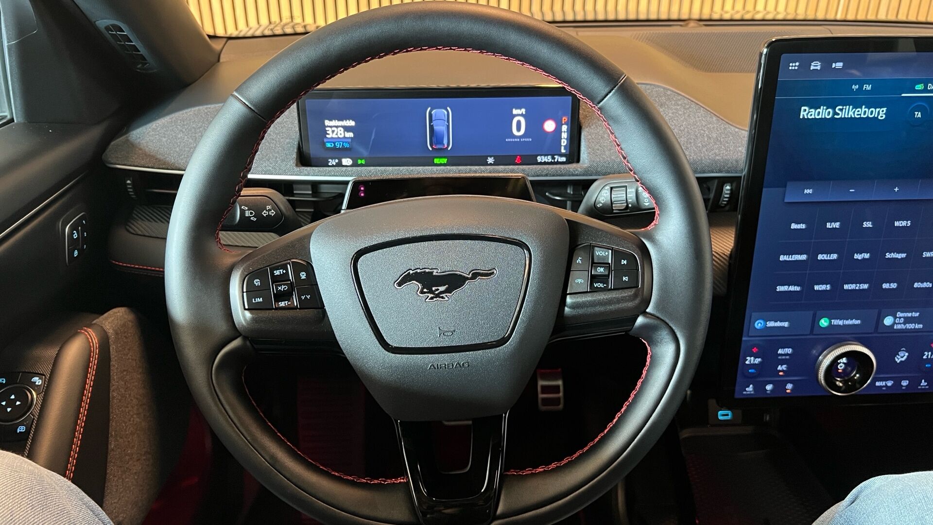 Billede af Ford Mustang Mach-E EL SR Premium AWD 315HK 5d Aut.
