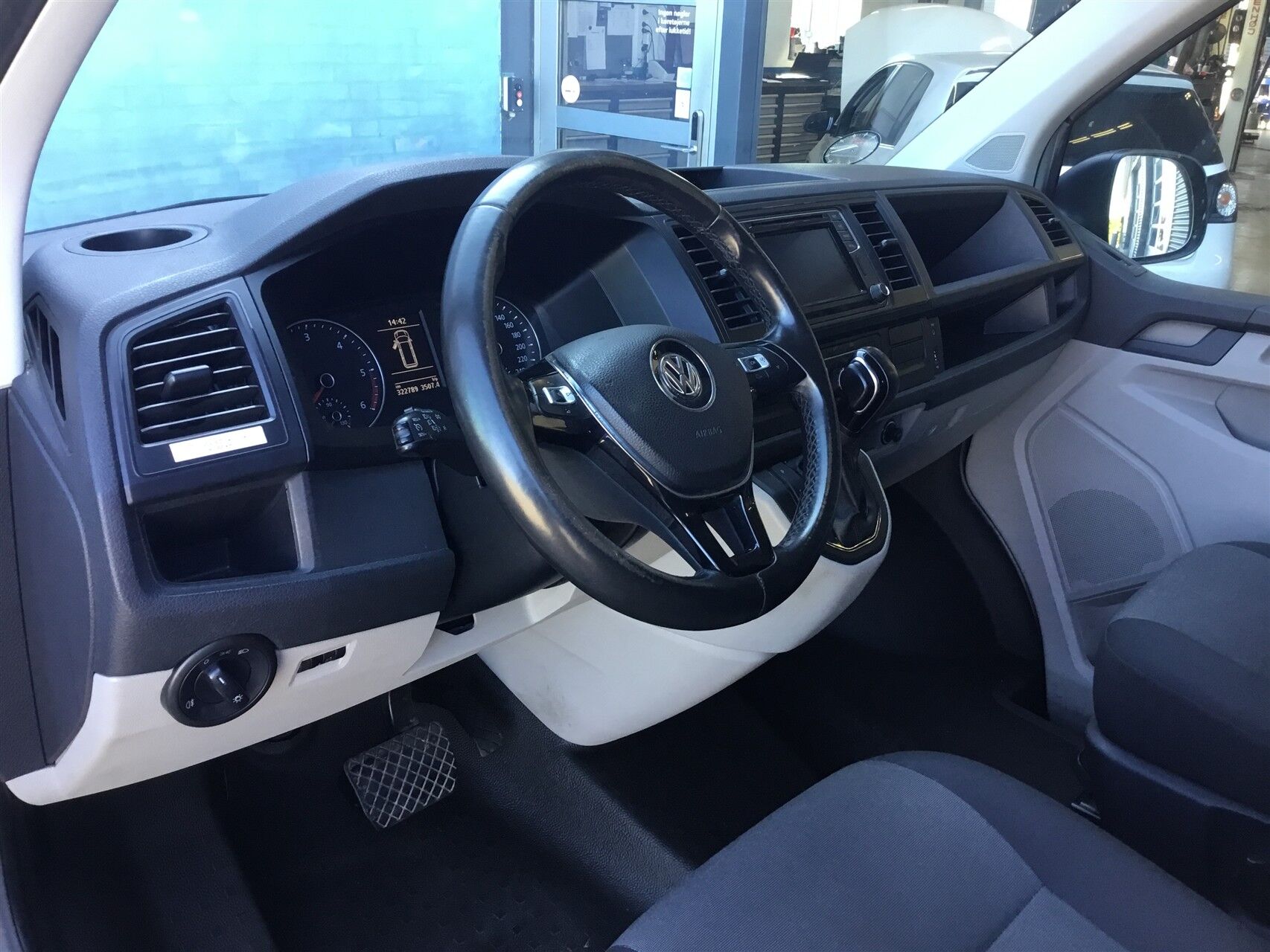 Billede af VW Transporter Lang 2,0 TDI DSG 180HK Van 7g Aut.
