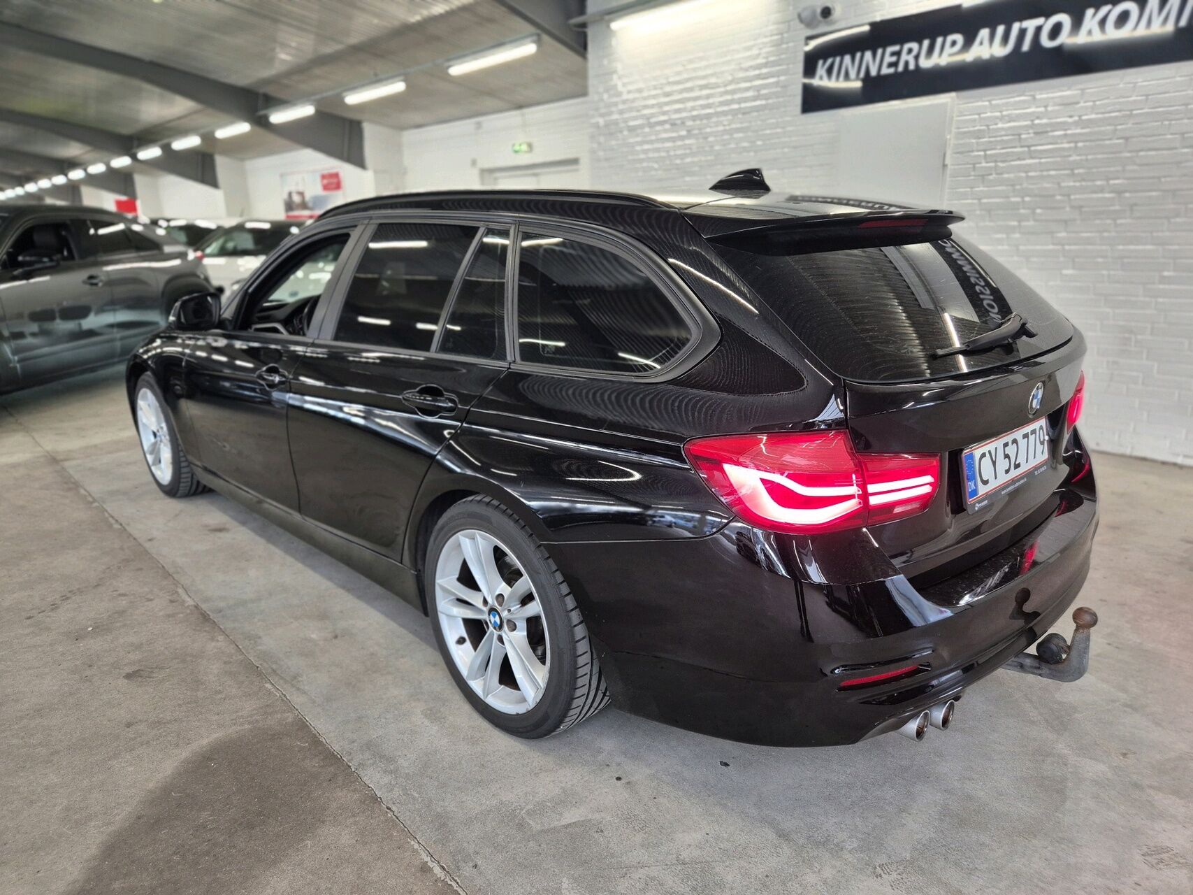 Billede af BMW 320d Touring 2,0 D Steptronic 190HK Stc 8g Aut.