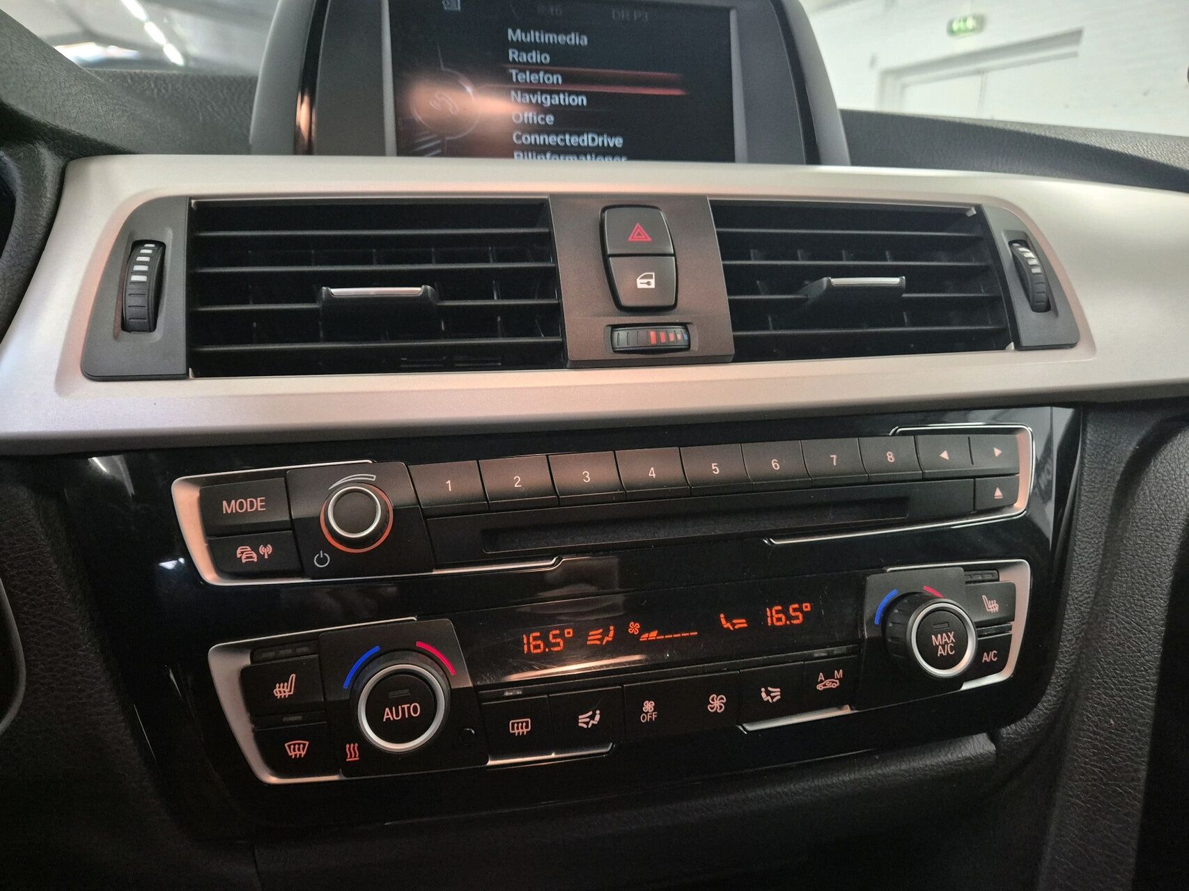 Billede af BMW 320d Touring 2,0 D Steptronic 190HK Stc 8g Aut.
