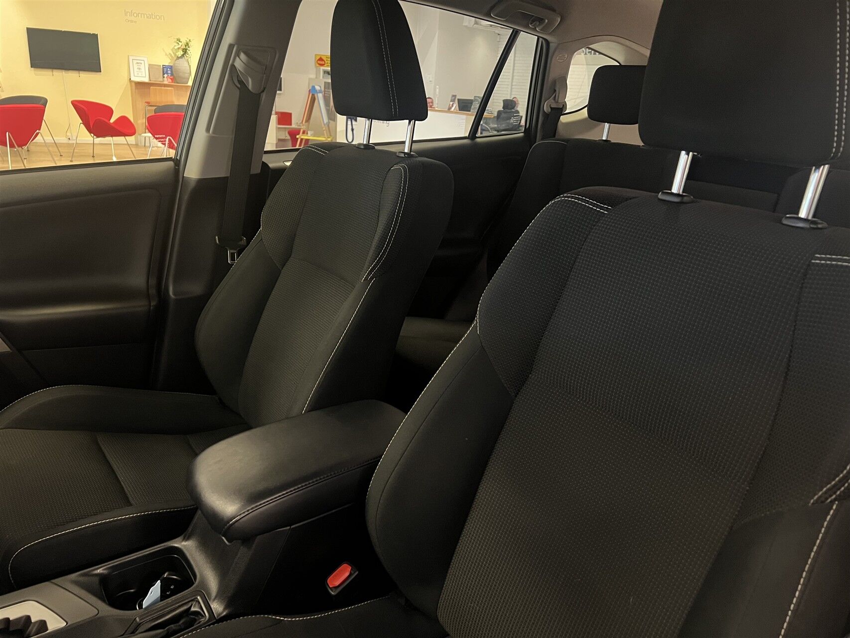 Billede af Toyota RAV4 2,5 Hybrid H3 Safety Sense 4x2 197HK 5d 6g Aut.