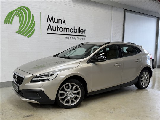 Volvo V40 Cross Country 2,0 D3 Momentum 150HK 5d 6g Aut.
