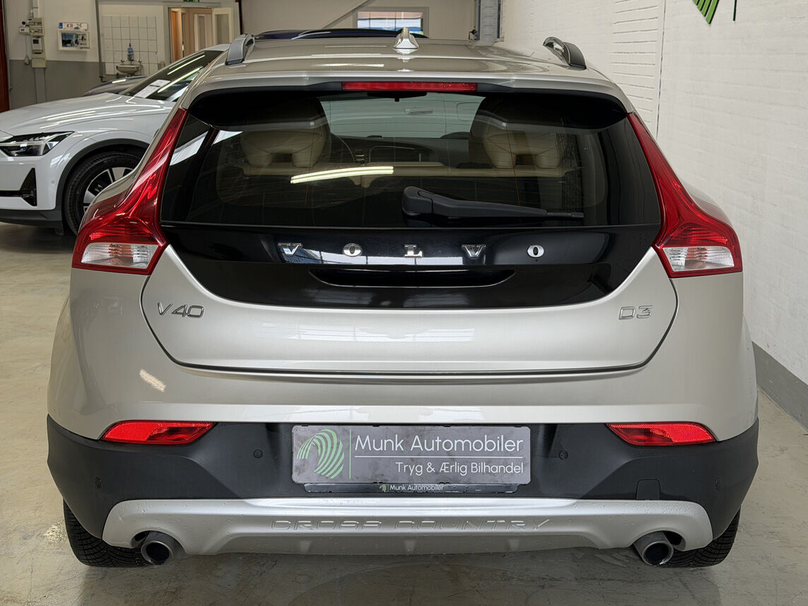 Billede af Volvo V40 Cross Country 2,0 D3 Momentum 150HK 5d 6g Aut.