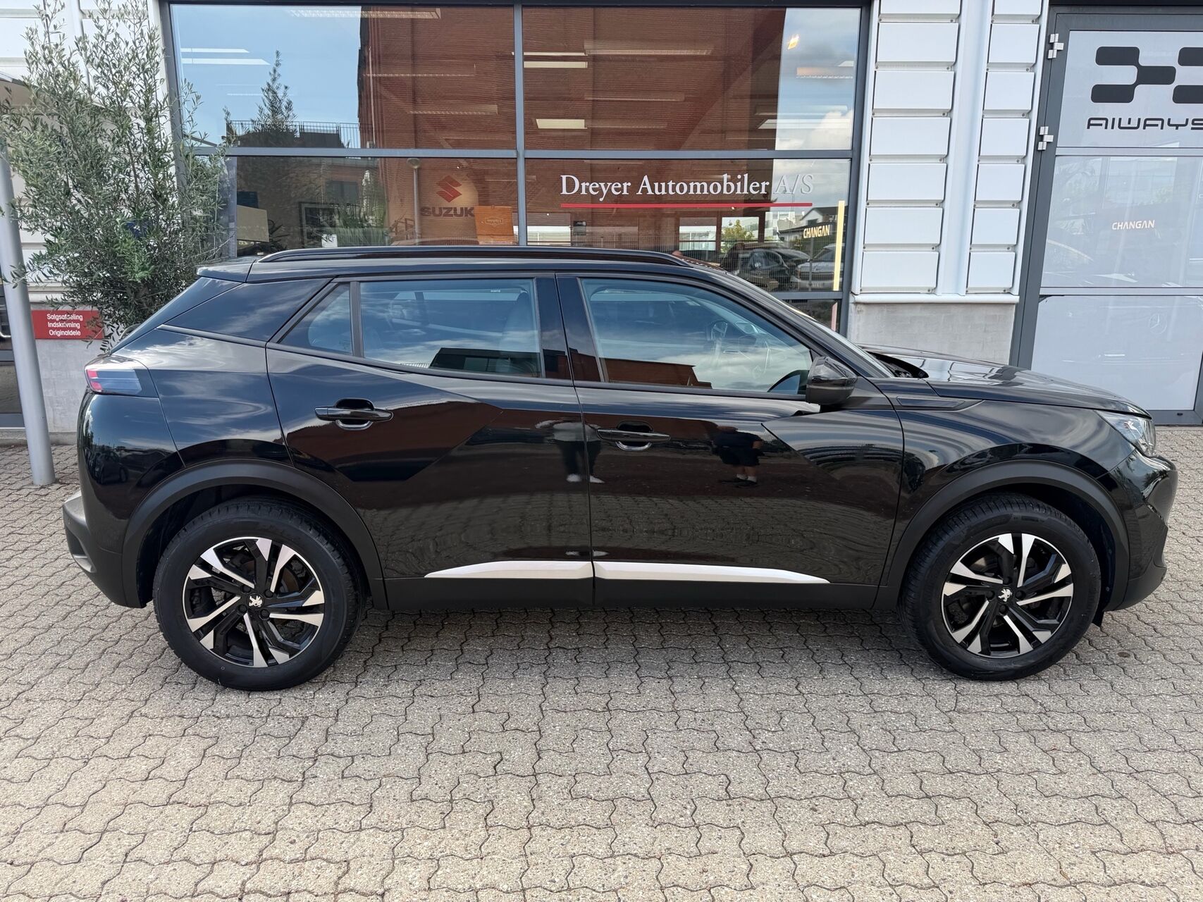 Billede af Peugeot 2008 1,2 PureTech Allure Tour 130HK 5d