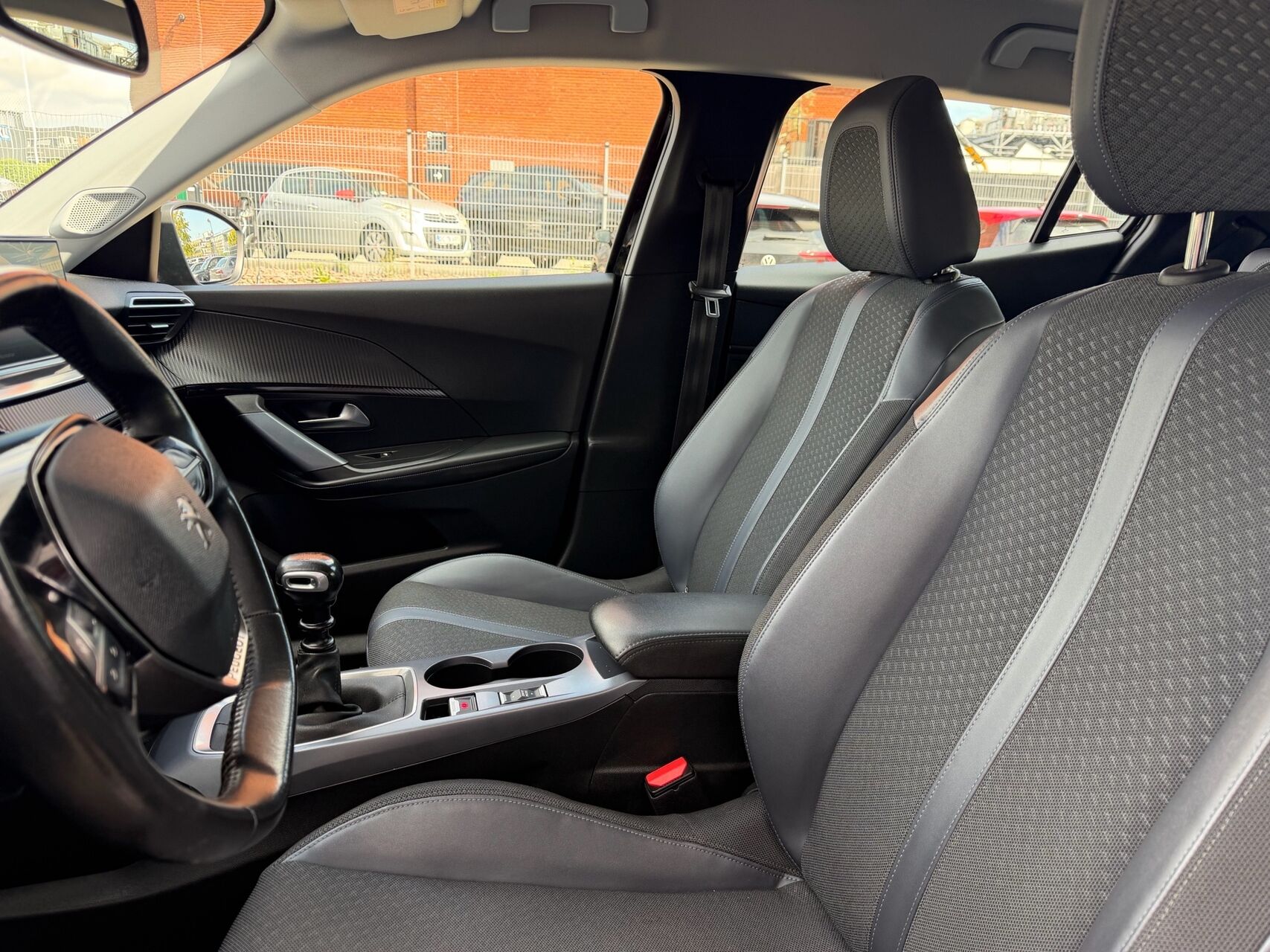 Billede af Peugeot 2008 1,2 PureTech Allure Tour 130HK 5d