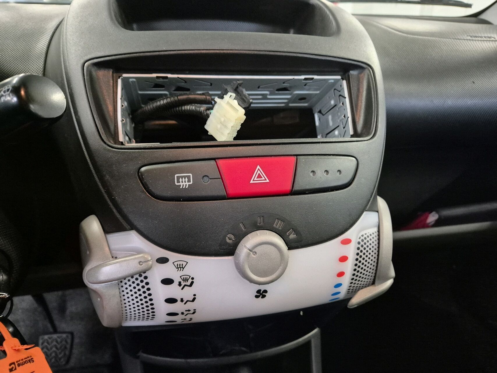 Billede af Citroën C1 1,0 i Attraction 68HK 3d